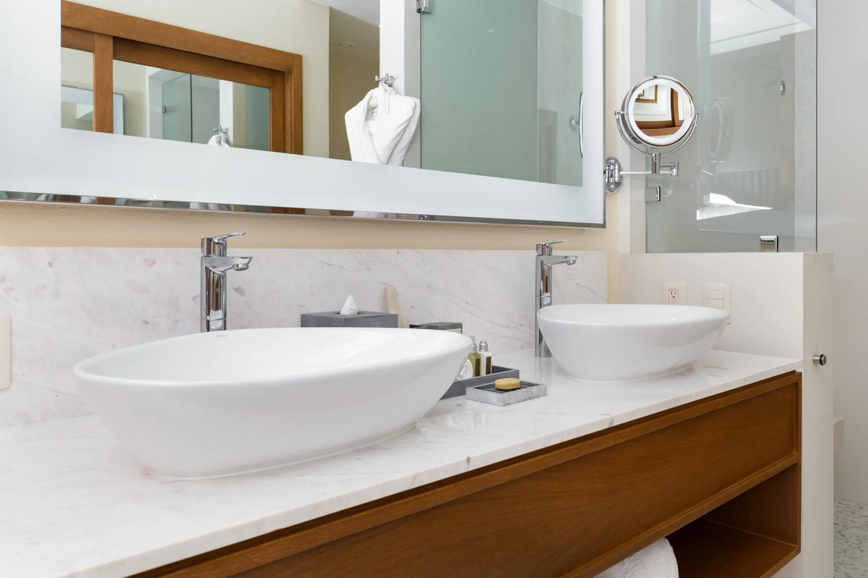 Toilet in Villa La Valencia Beach Resort & Spa Los Cabos