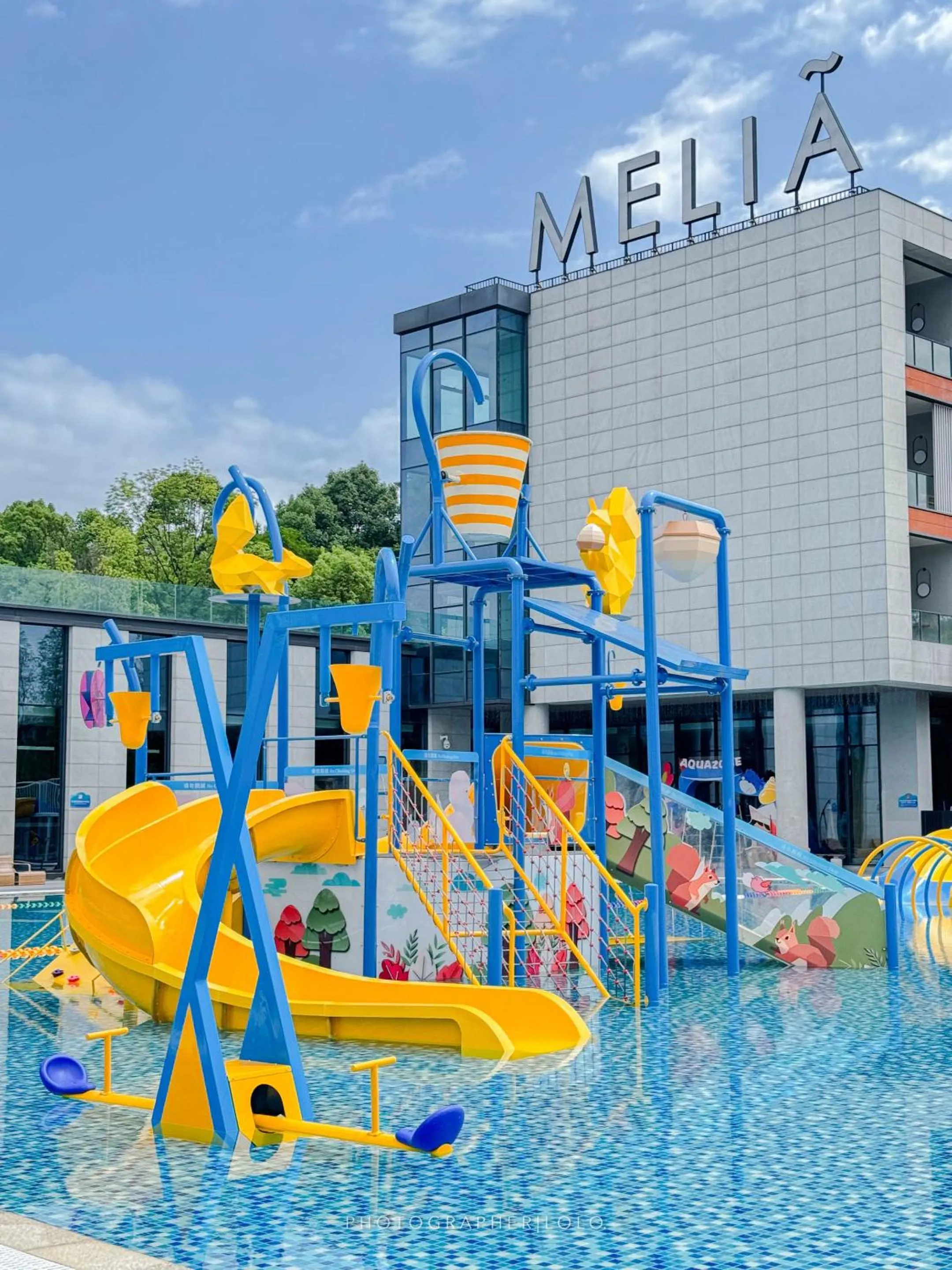 Swimming pool in Melia Chongqing