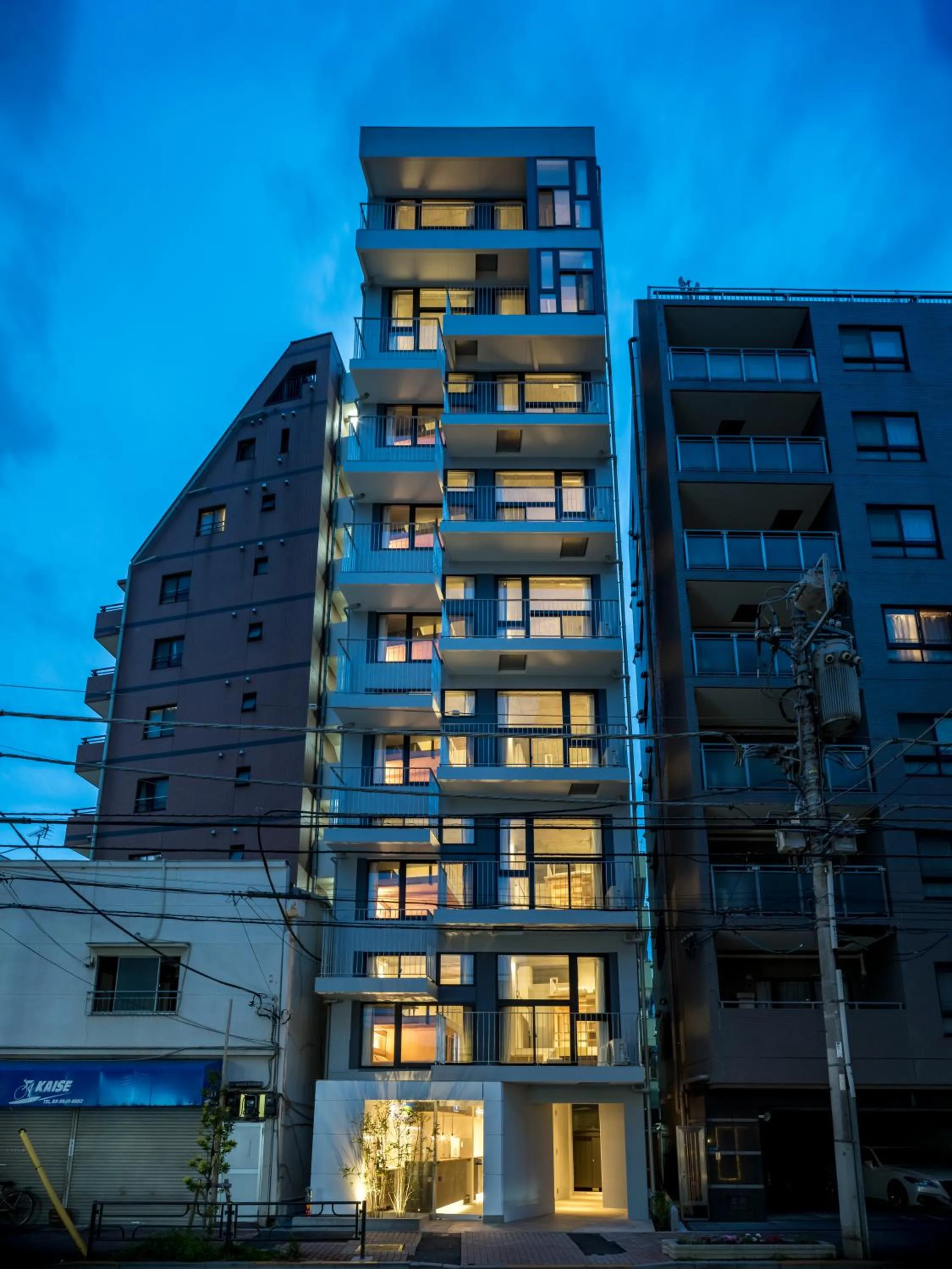 Property building in dots. tokyo