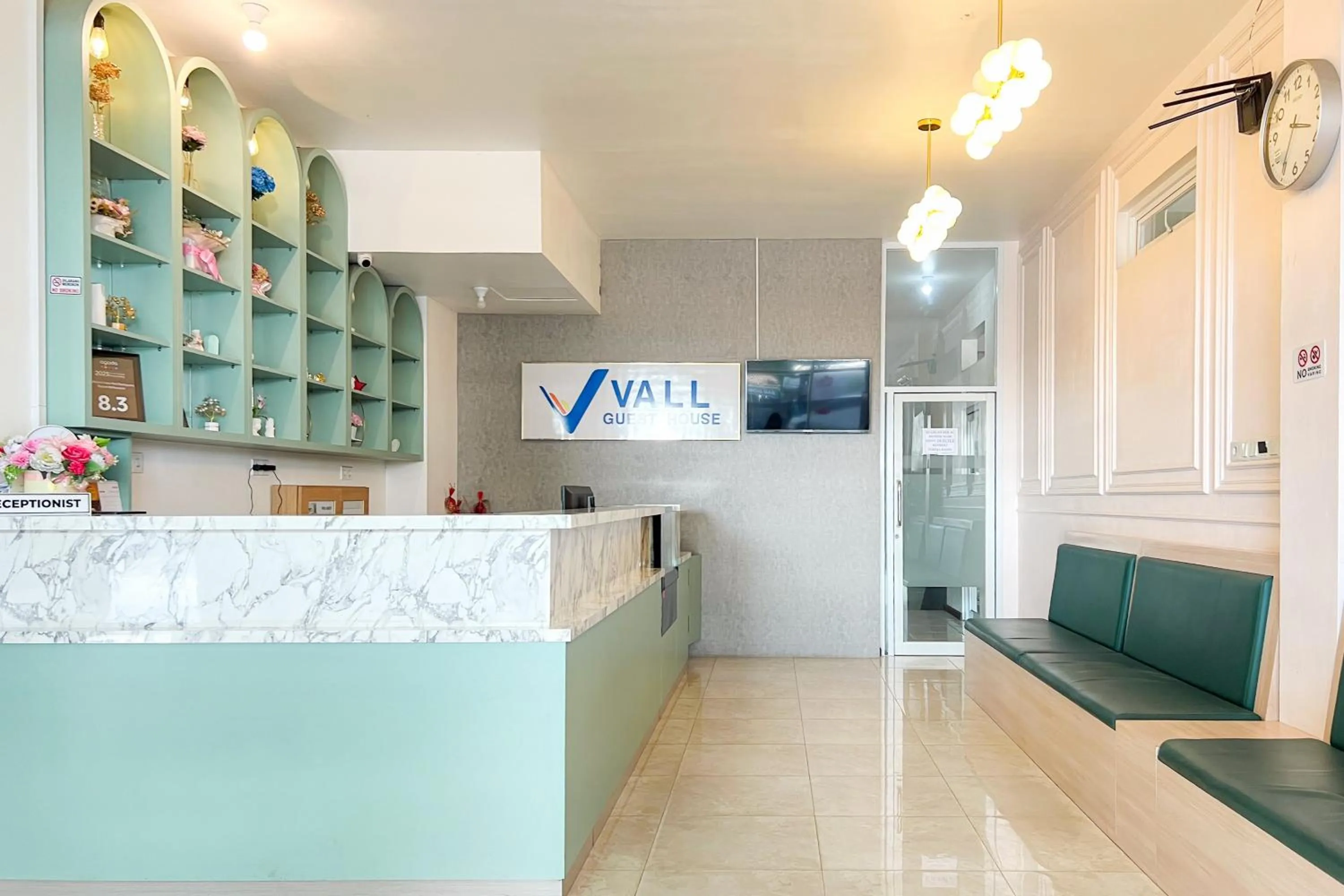 Lobby or reception in RedDoorz at Vall Guest House Balikpapan