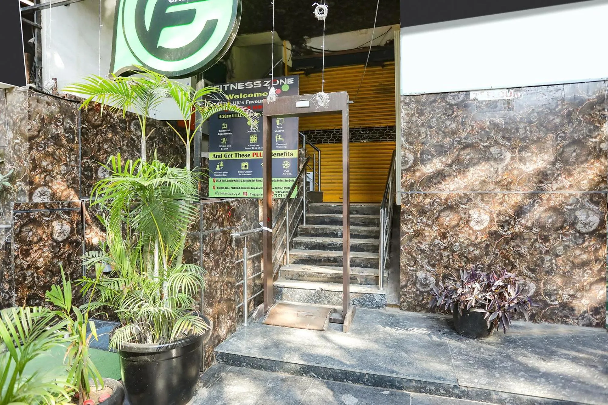 Facade/entrance in Comfy Stay Hotels 2nd Floor