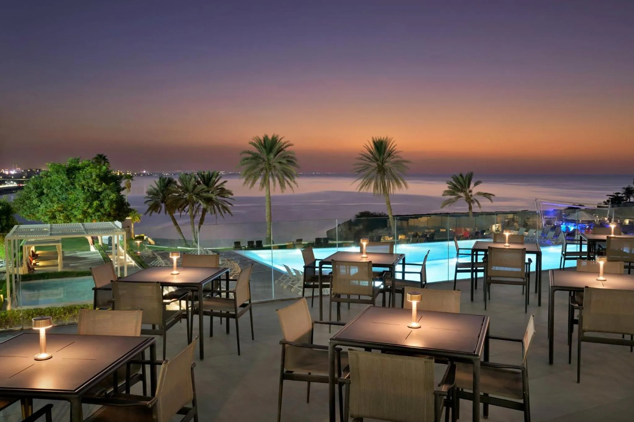 Lounge or bar in Crowne Plaza Muscat by IHG