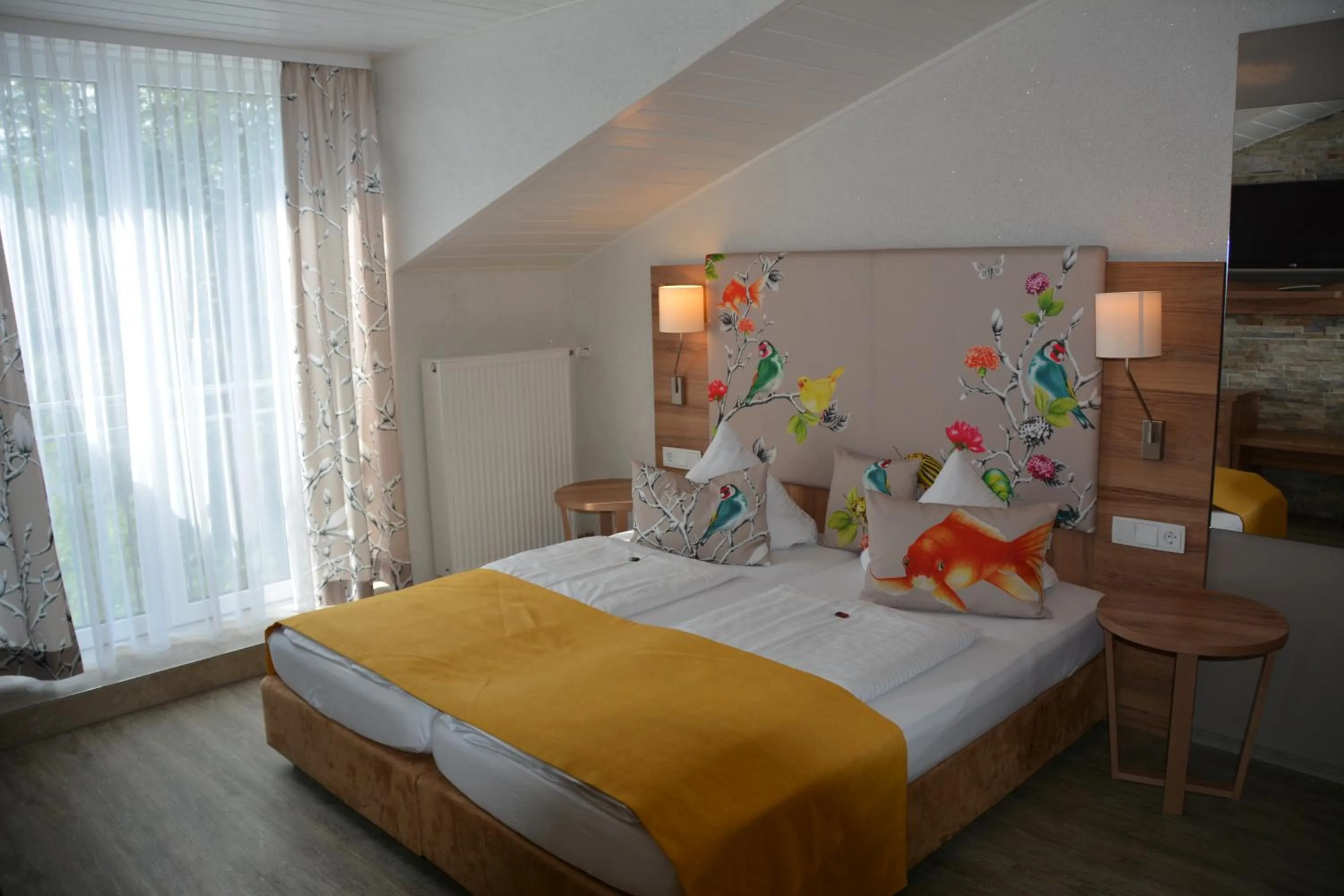 Photo of the whole room, Bed in Alpina Hotel