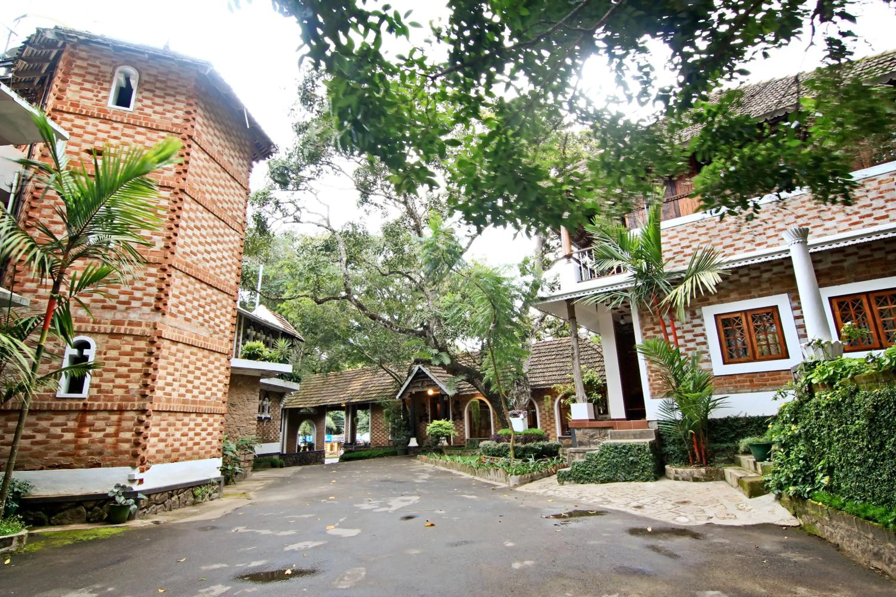 Facade/entrance in Hotel Ambadi