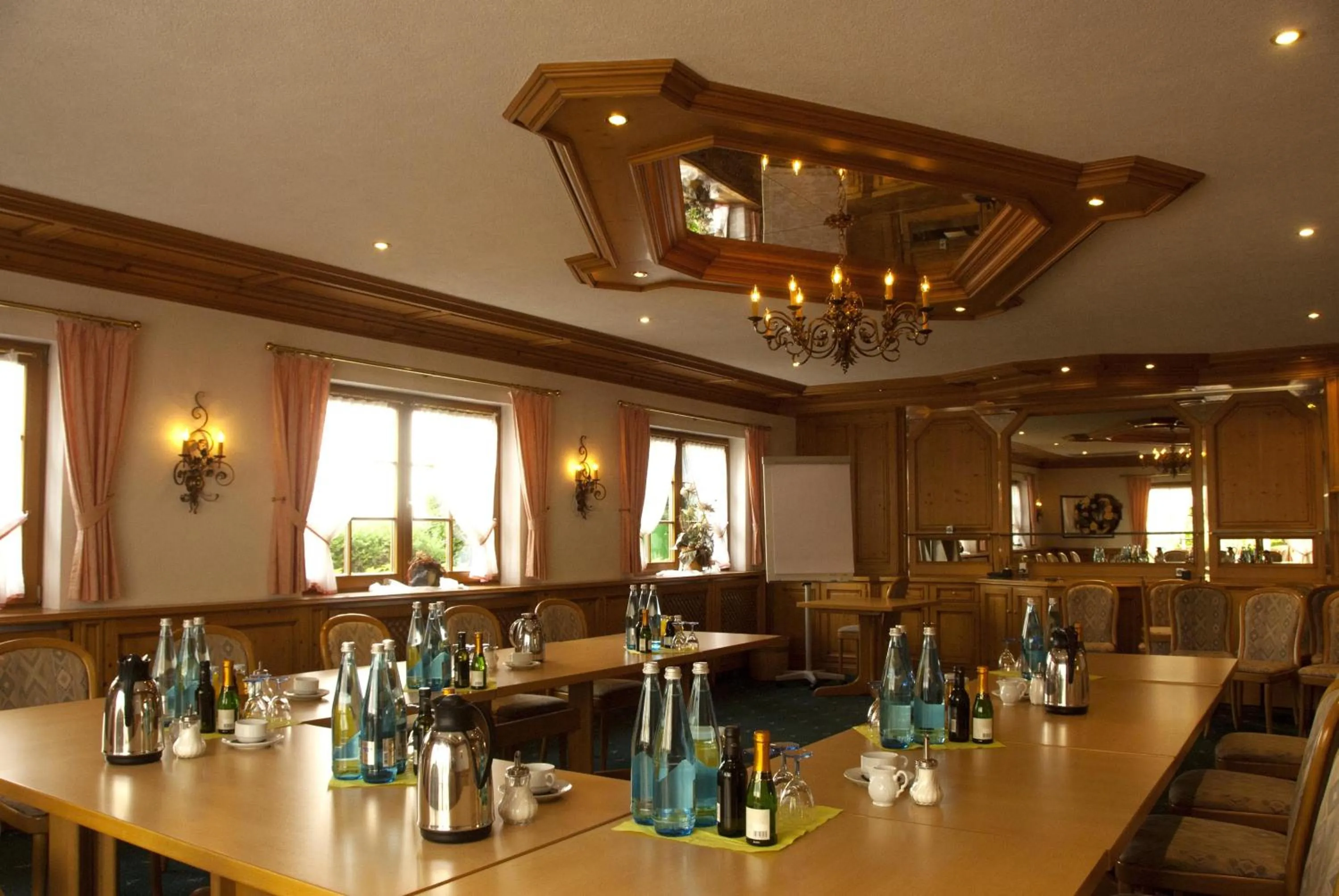 Business facilities in Hotel-Restaurant Hirsch