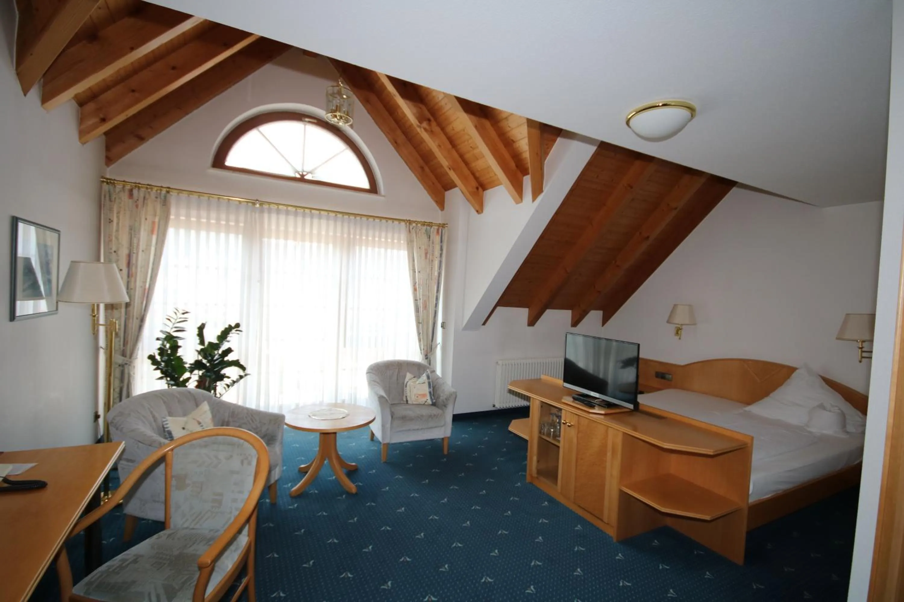 Bedroom in Hotel-Restaurant Hirsch