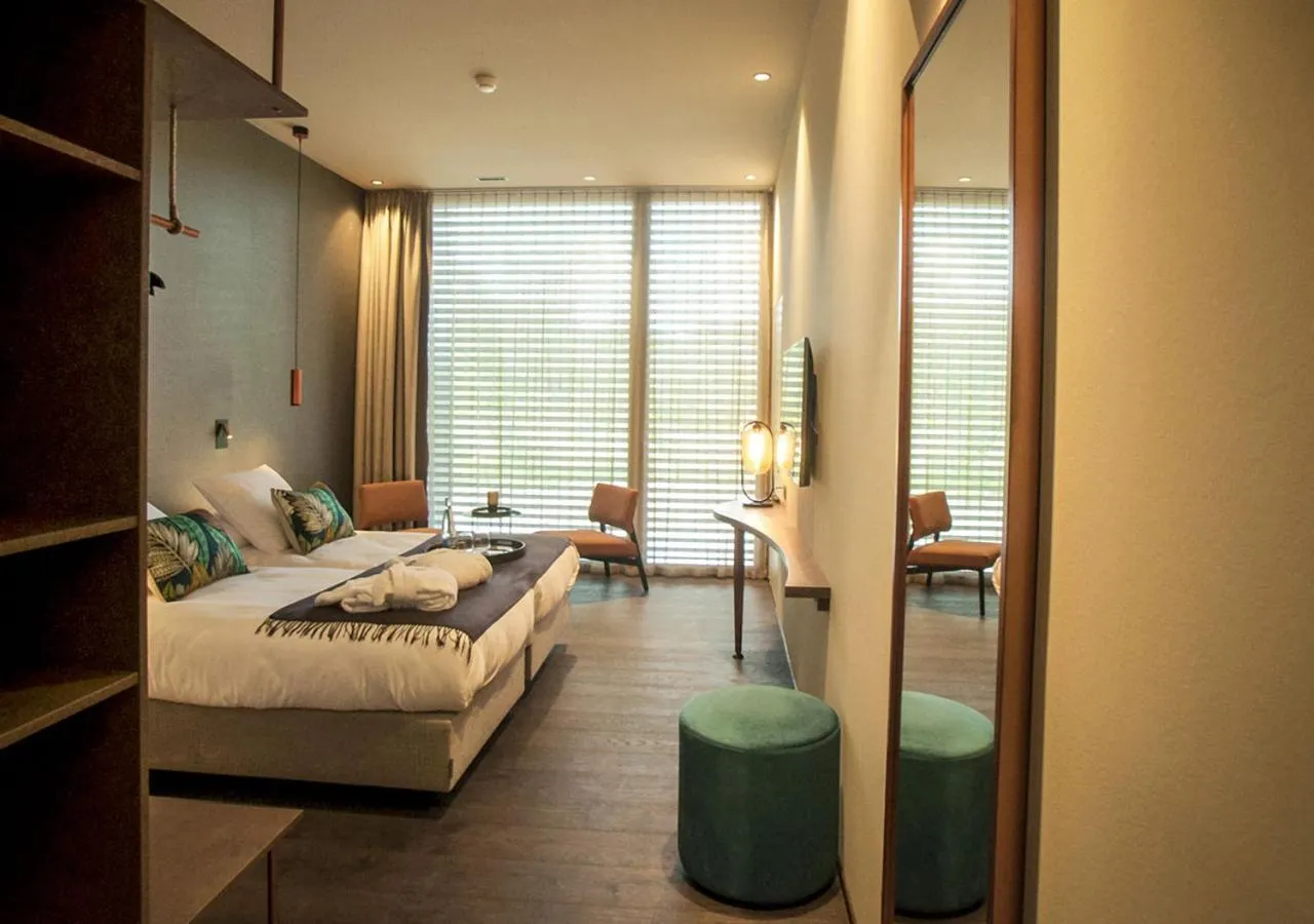 Photo of the whole room in Hôtel Restaurant Port-Conty