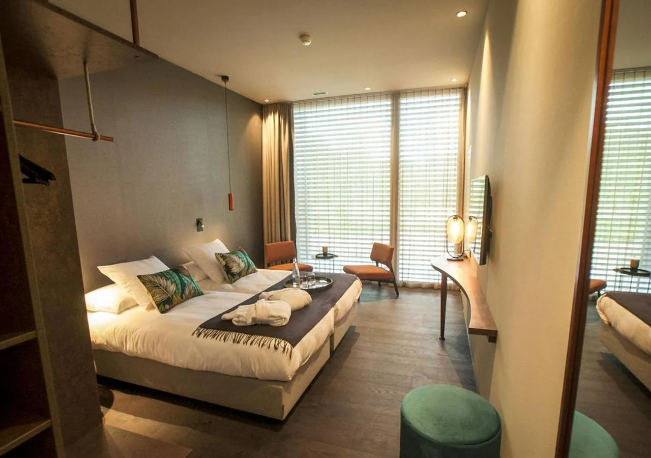 TV and multimedia in Hôtel Restaurant Port-Conty