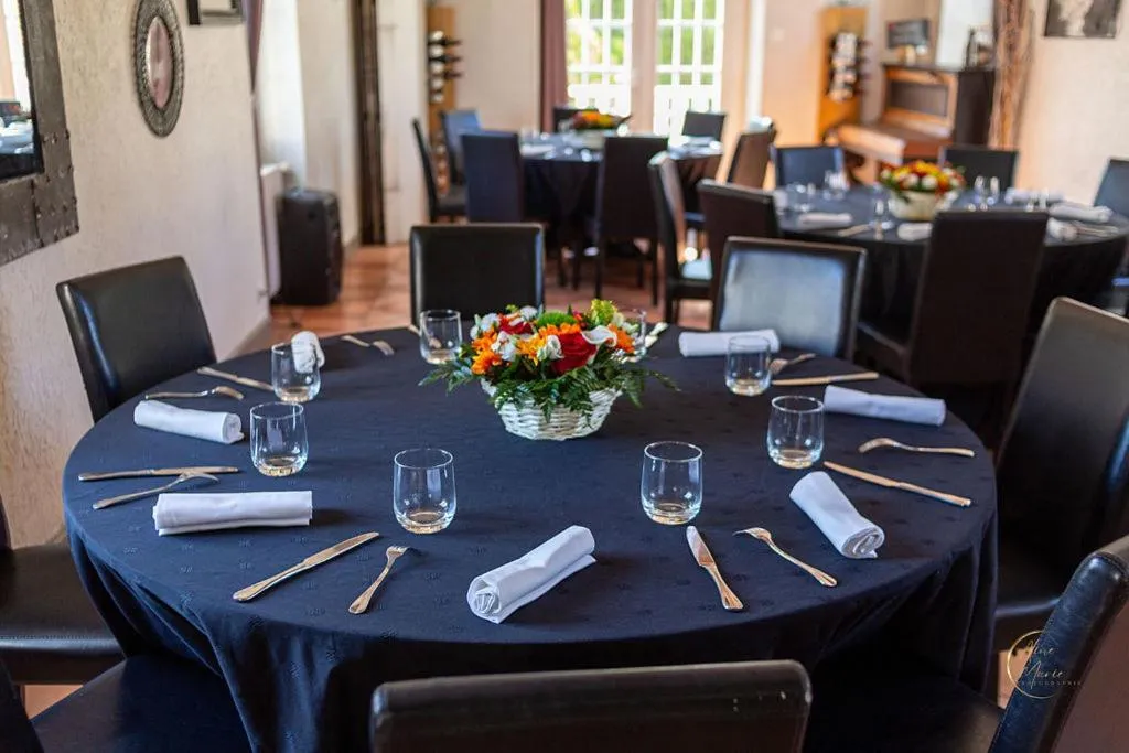 Restaurant/places to eat in Chambre d'hôtes SOPHORA - Les Clés des Lys