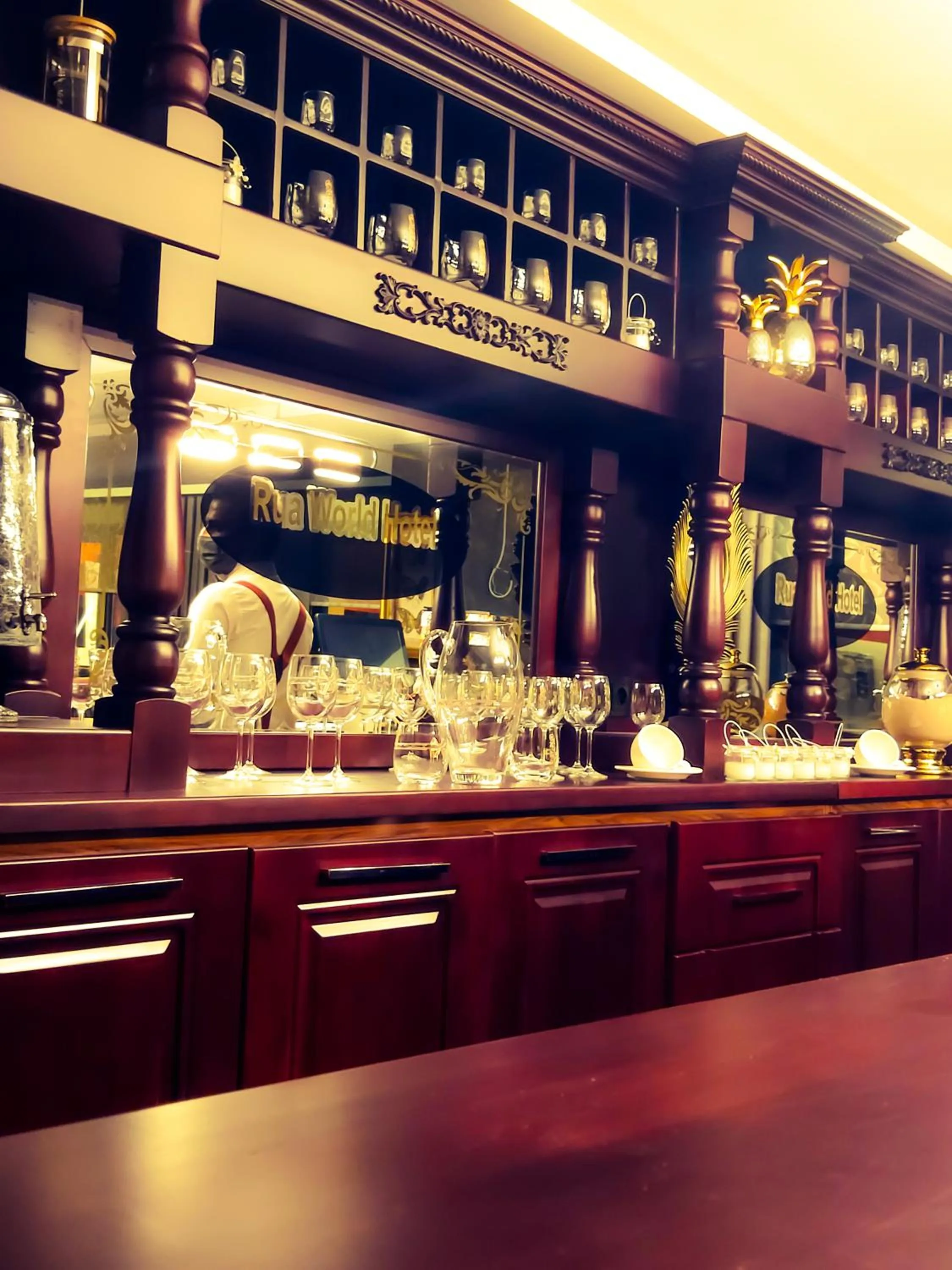 Restaurant/places to eat in RUA WORLD HOTEL