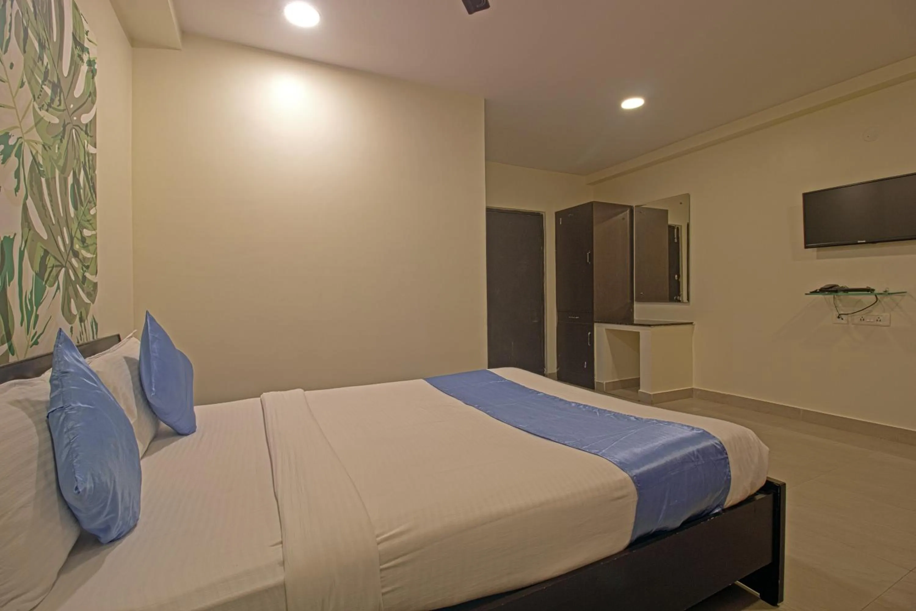 Bedroom, Bed in Hotel NS Royal Emirates With 3Hr Early check in