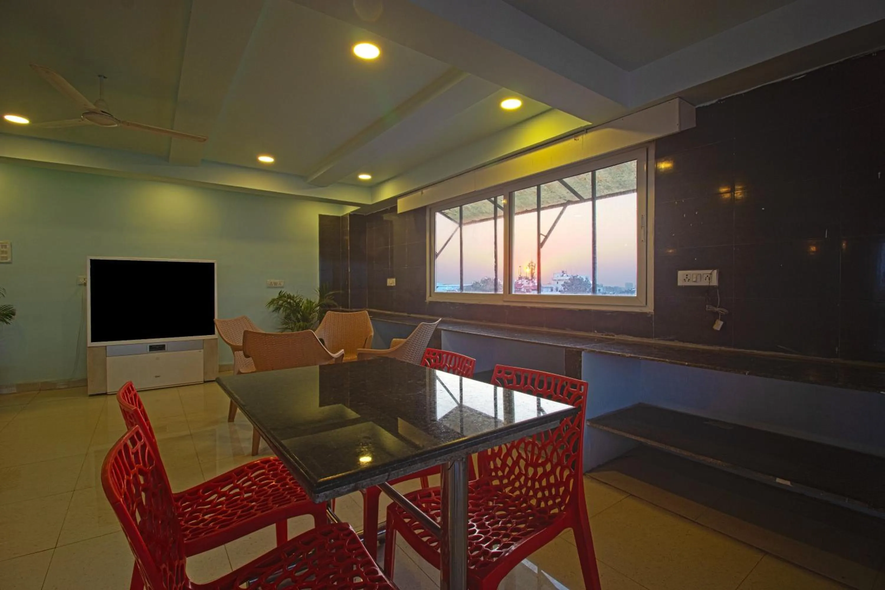 Restaurant/places to eat in Hotel NS Royal Emirates With 3Hr Early check in