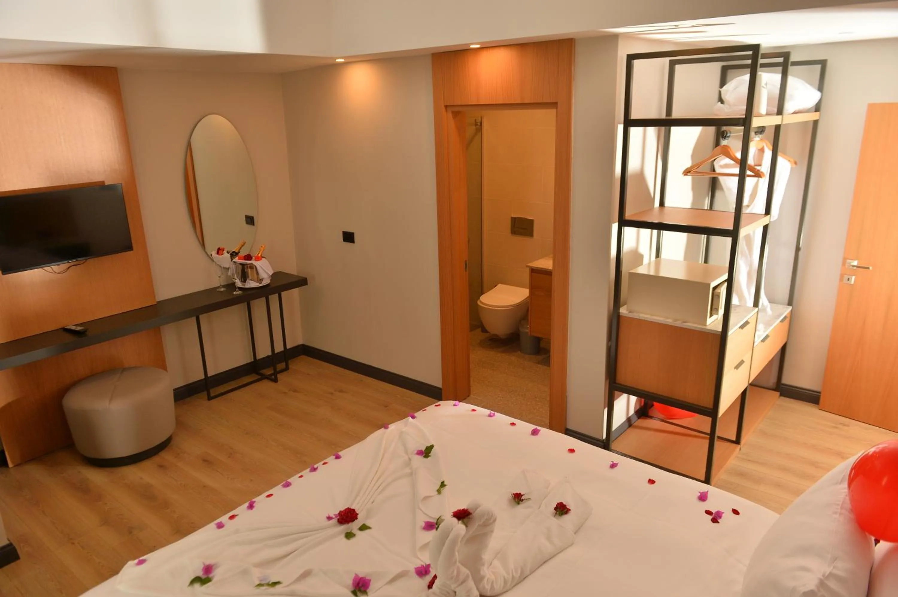 Communal lounge/ TV room, Bed in Miarosa Kemer Beach