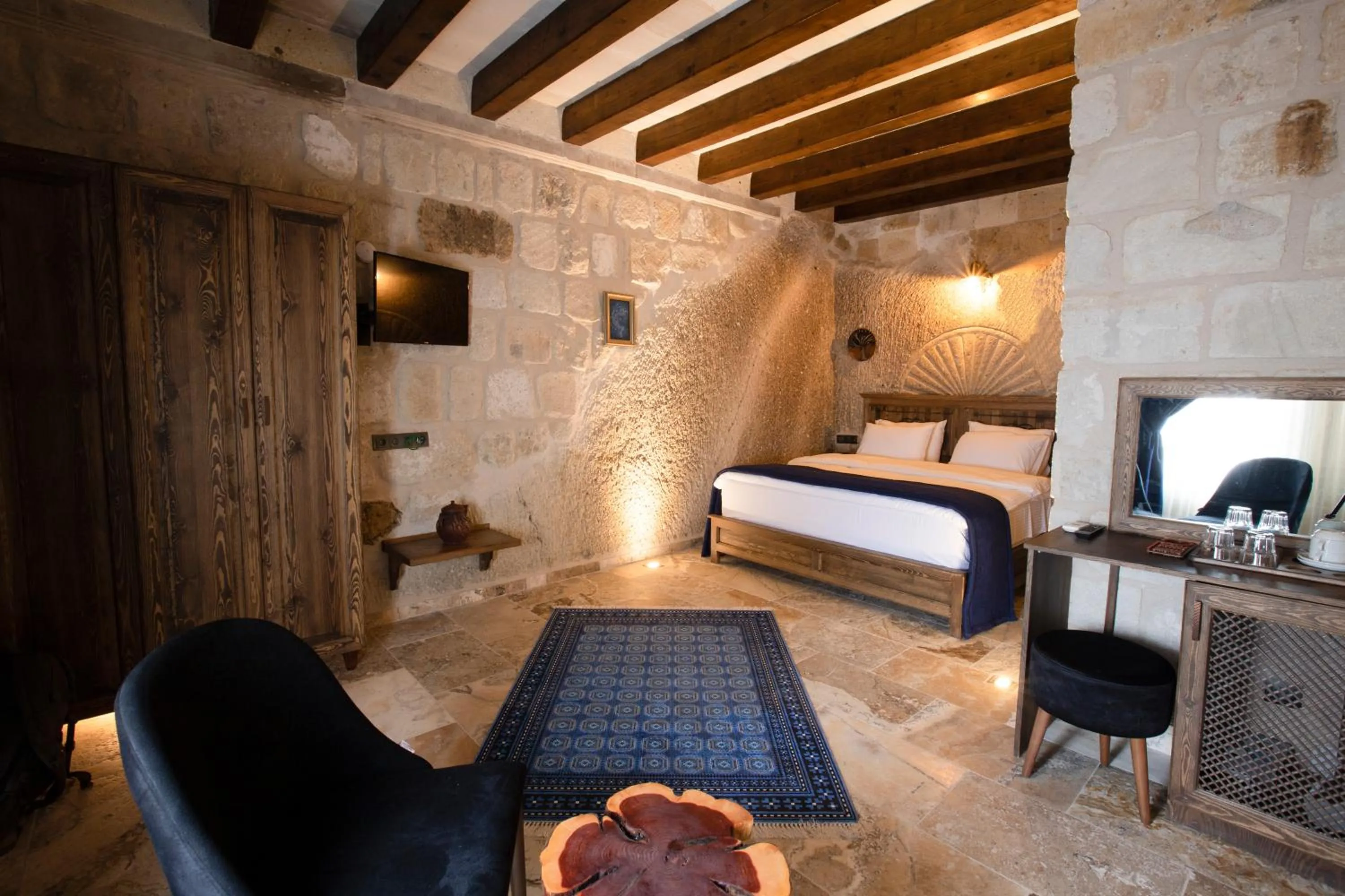 Photo of the whole room, Bed in Medusa Cave Hotel