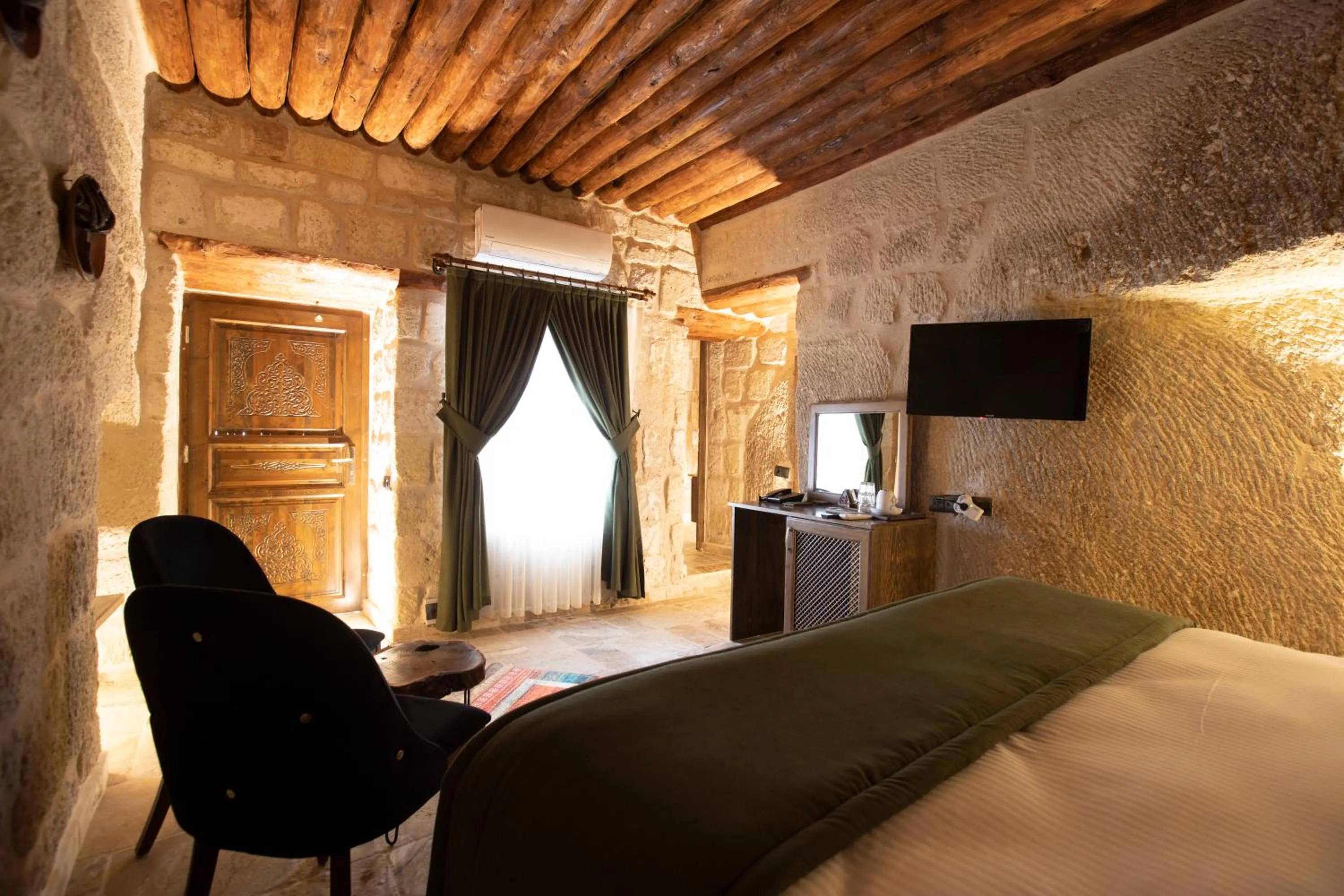 Photo of the whole room, Bed in Medusa Cave Hotel