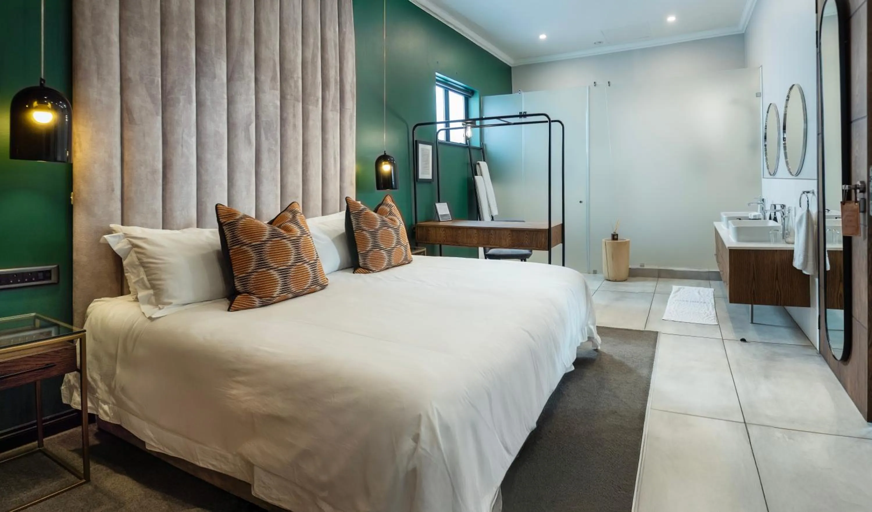 Shower, Bed in Sanctuary Mandela