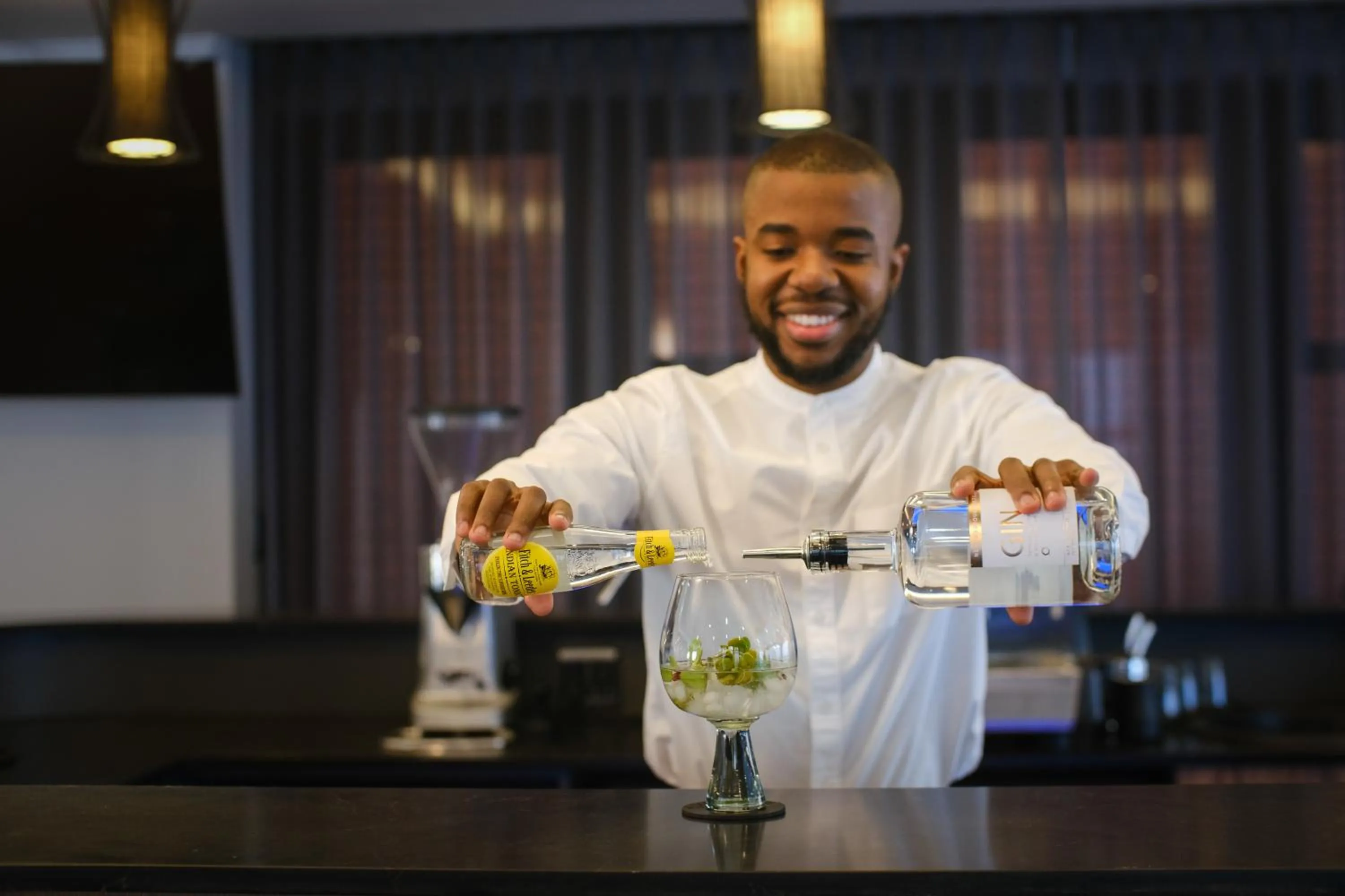 Restaurant/places to eat in Sanctuary Mandela