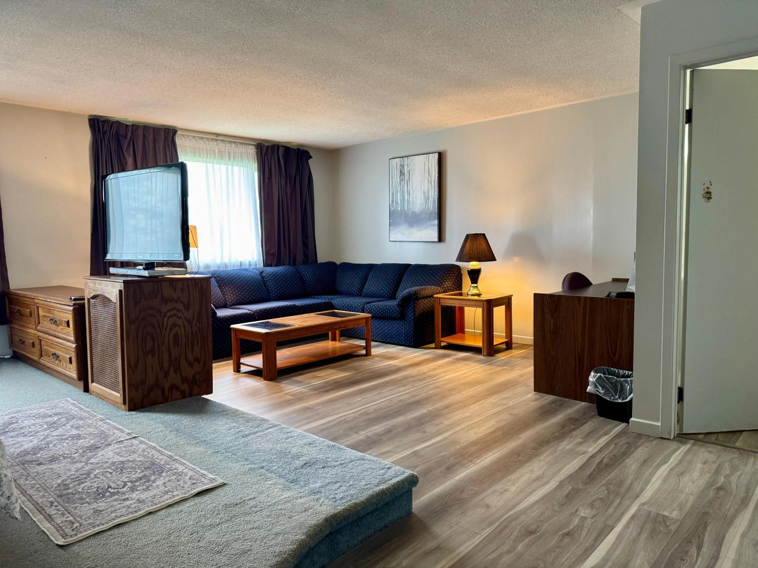 Living room, Bed in New Age Inn - Voyageur