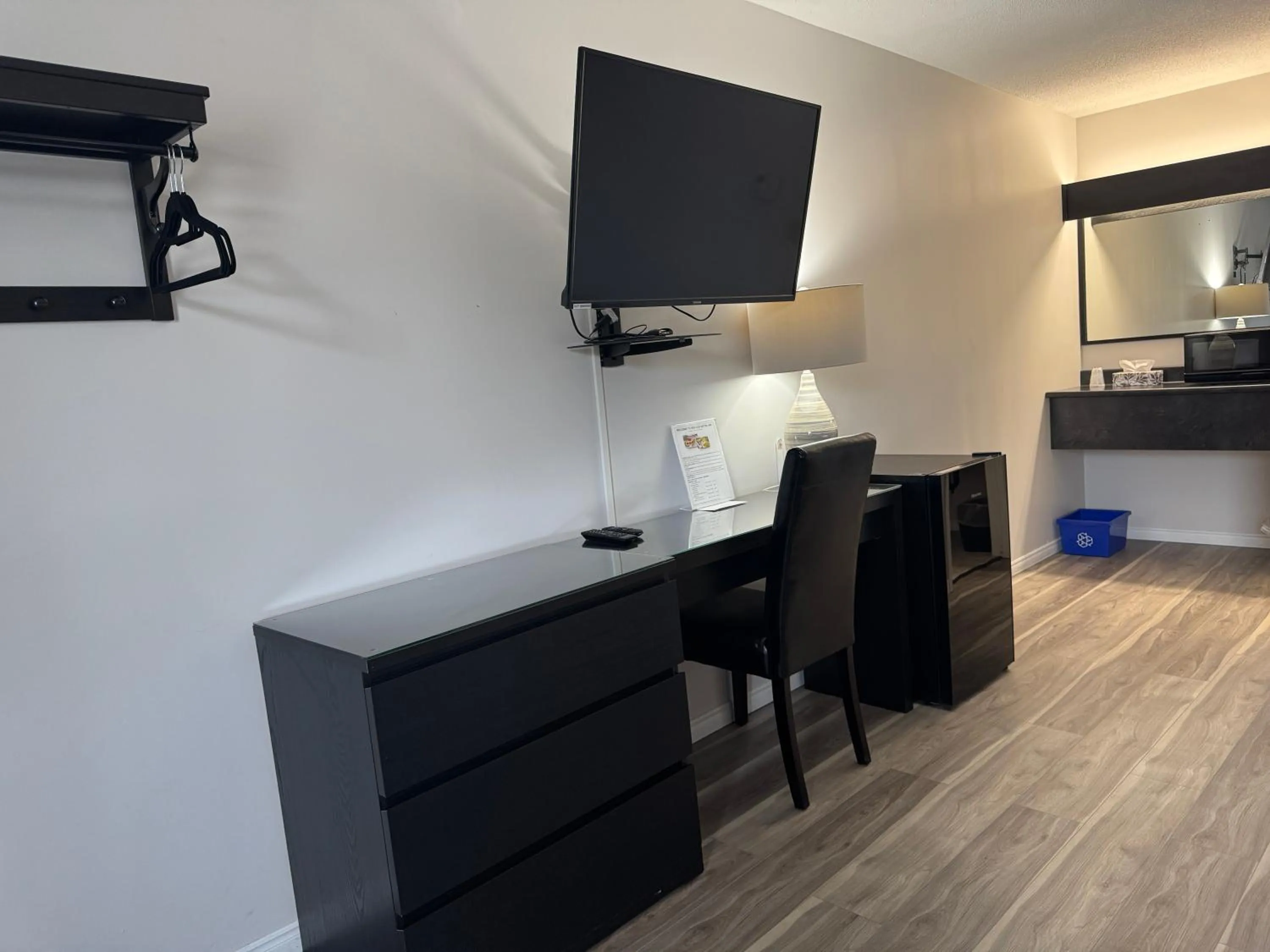 TV and multimedia in New Age Inn - Voyageur