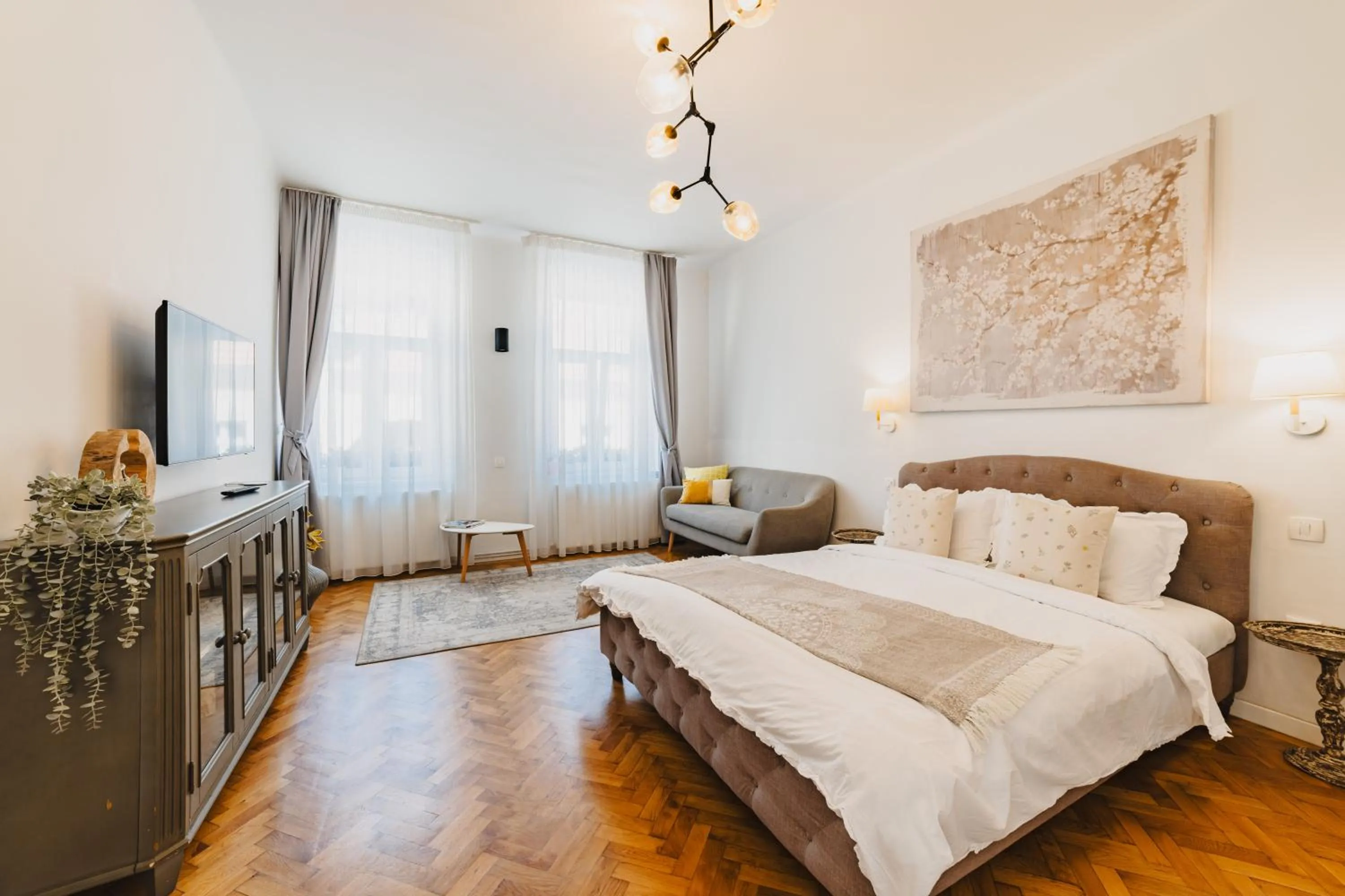 Bed in ALBERT RESIDENCE Brasov with complimentary parking off site