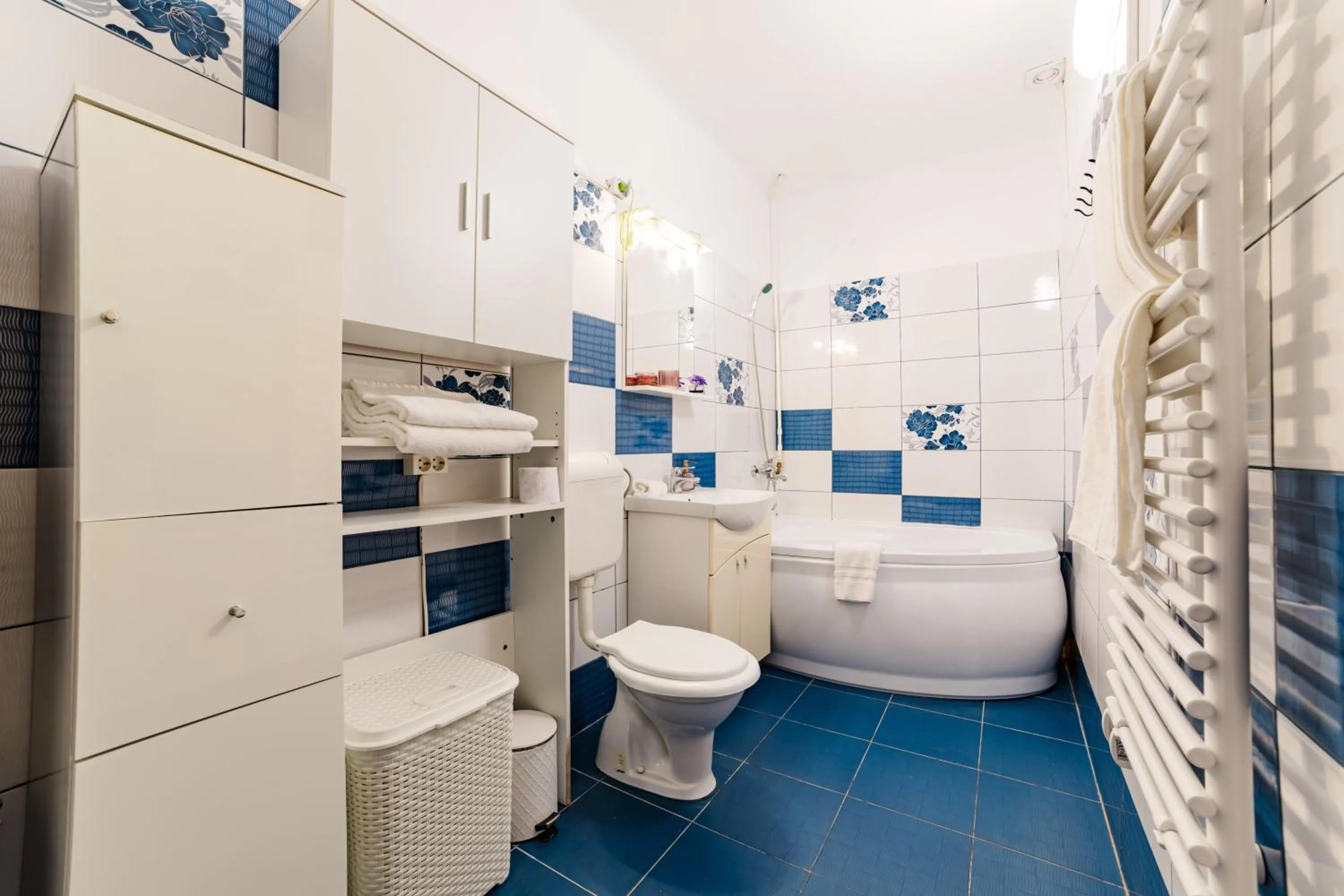 Shower in ALBERT RESIDENCE Brasov with complimentary parking off site