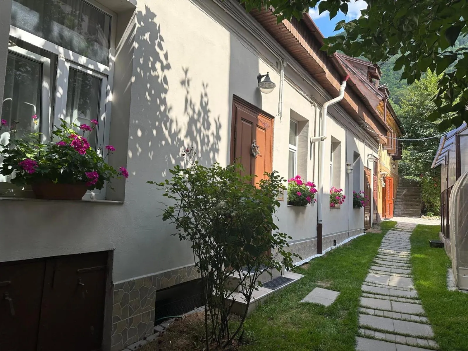 Property building in ALBERT RESIDENCE Brasov with complimentary parking off site