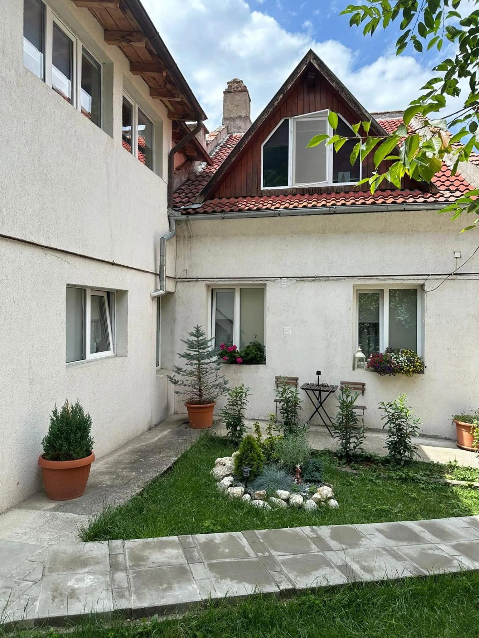 Property building in ALBERT RESIDENCE Brasov with complimentary parking off site