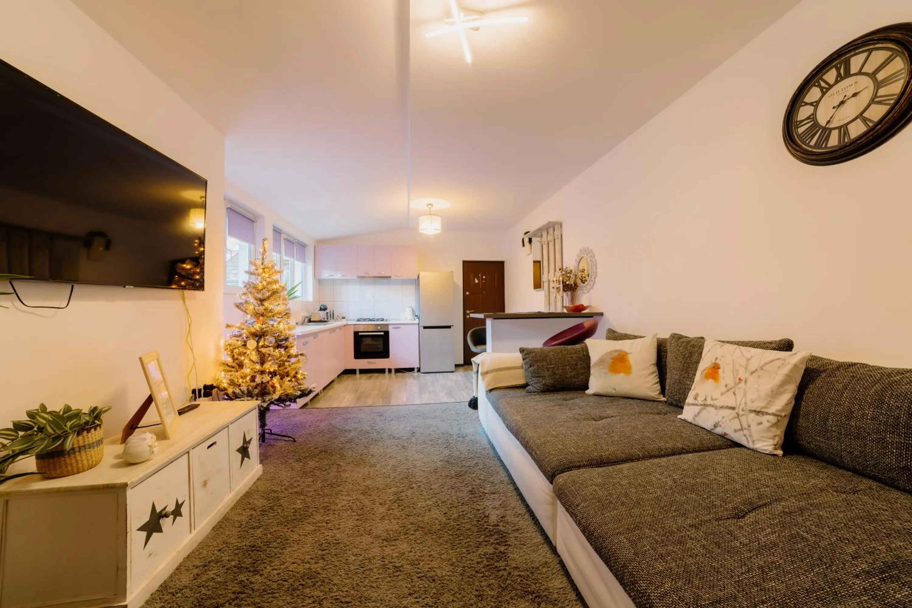 Living room in ALBERT RESIDENCE Brasov with complimentary parking off site