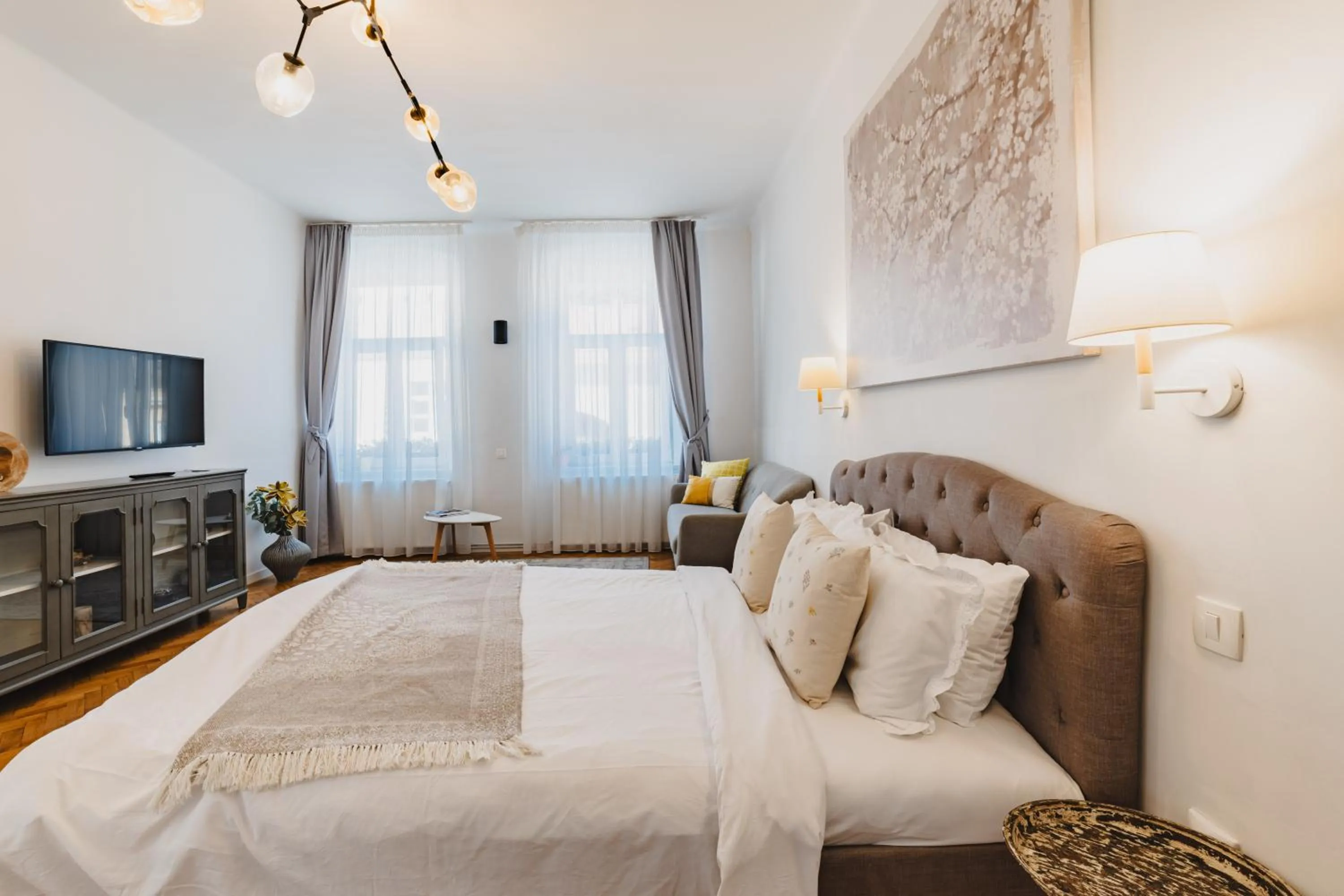 TV and multimedia in ALBERT RESIDENCE Brasov with complimentary parking off site