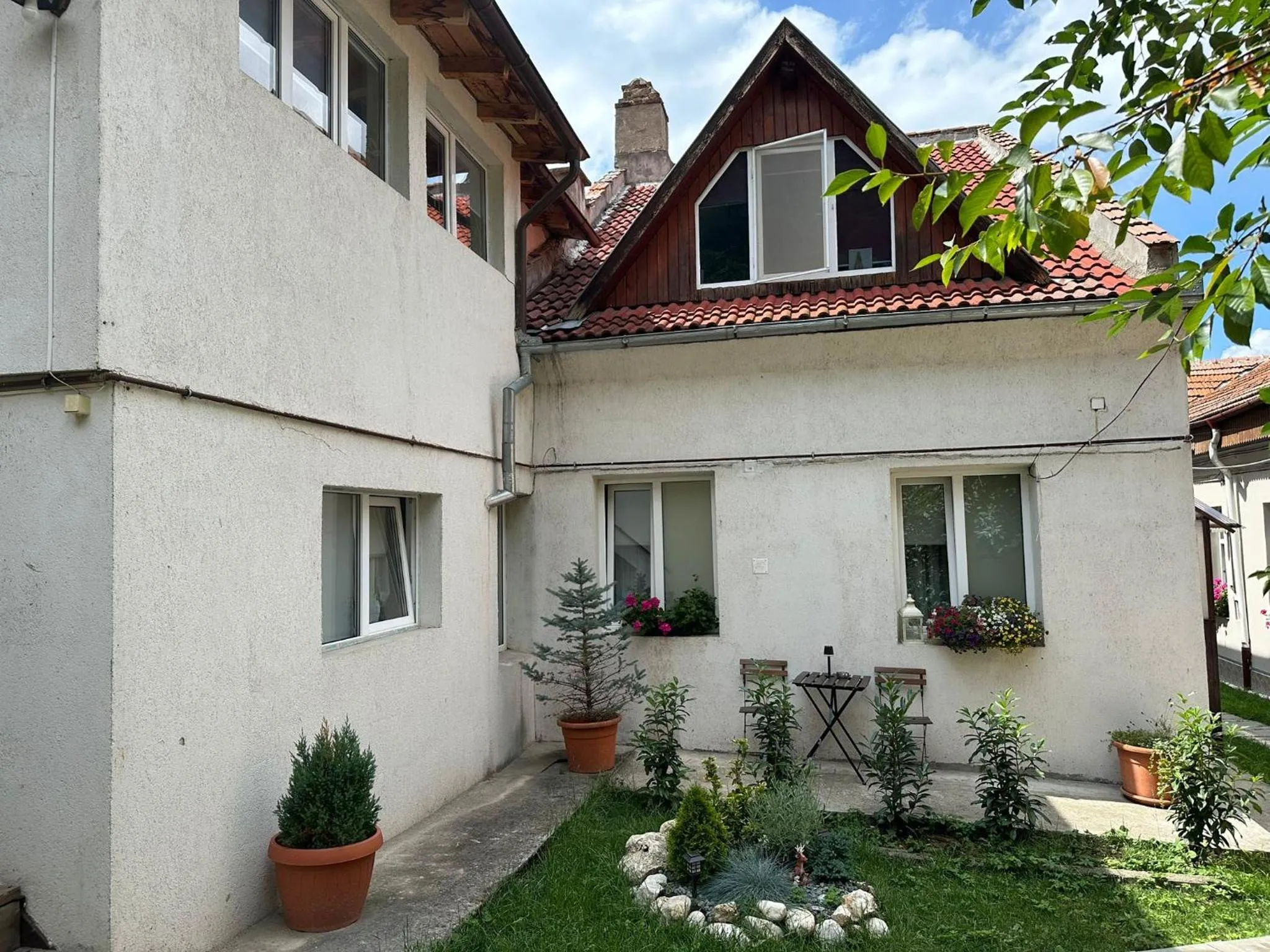 Property building in ALBERT RESIDENCE Brasov with complimentary parking off site