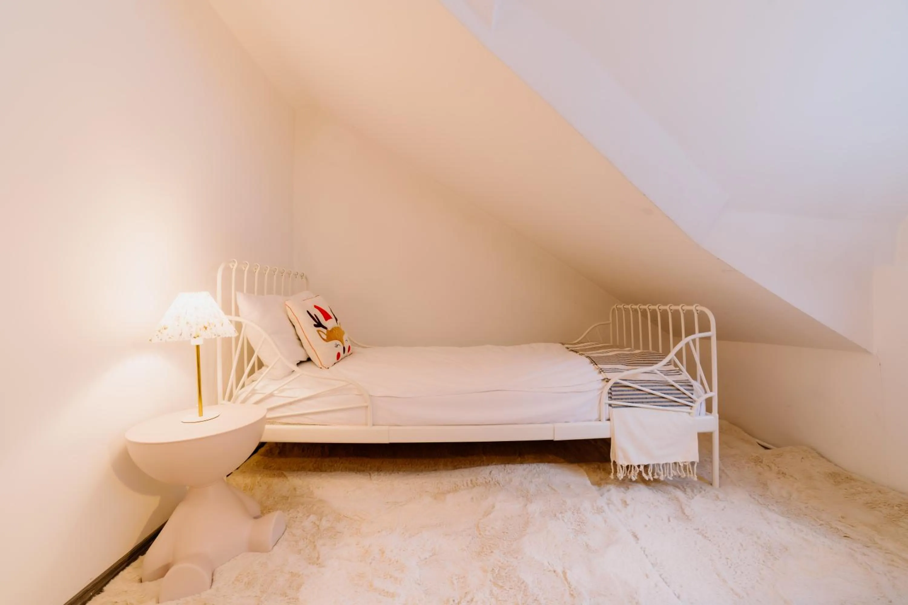 Bed in ALBERT RESIDENCE Brasov with complimentary parking off site