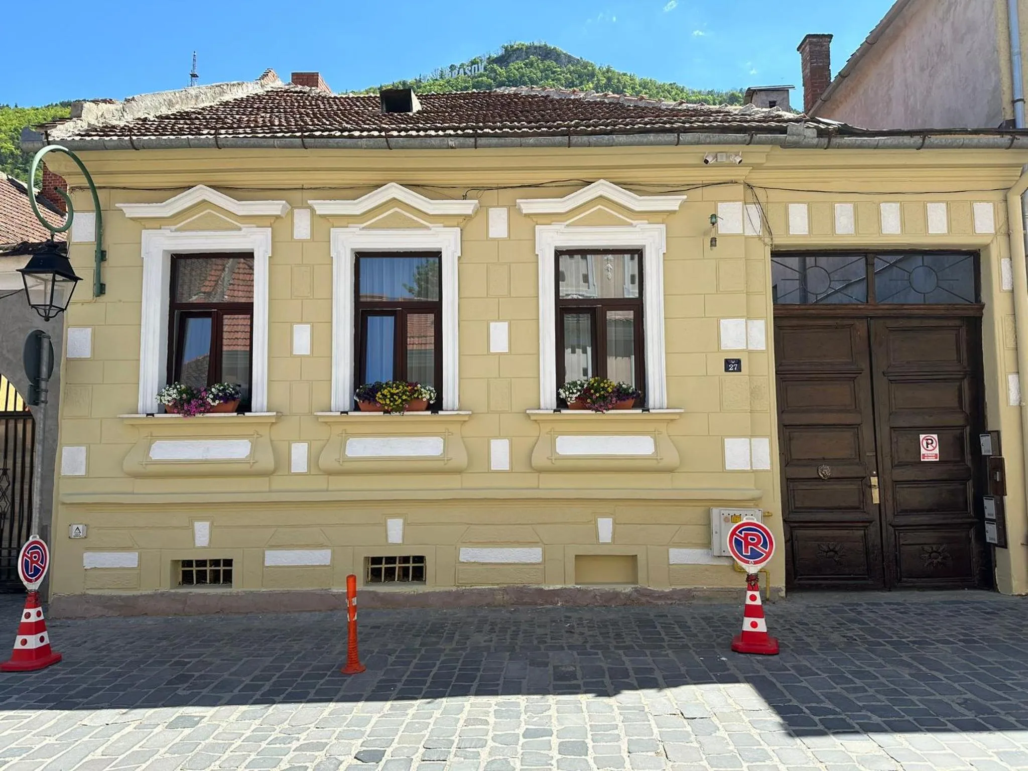 Property building in ALBERT RESIDENCE Brasov with complimentary parking off site