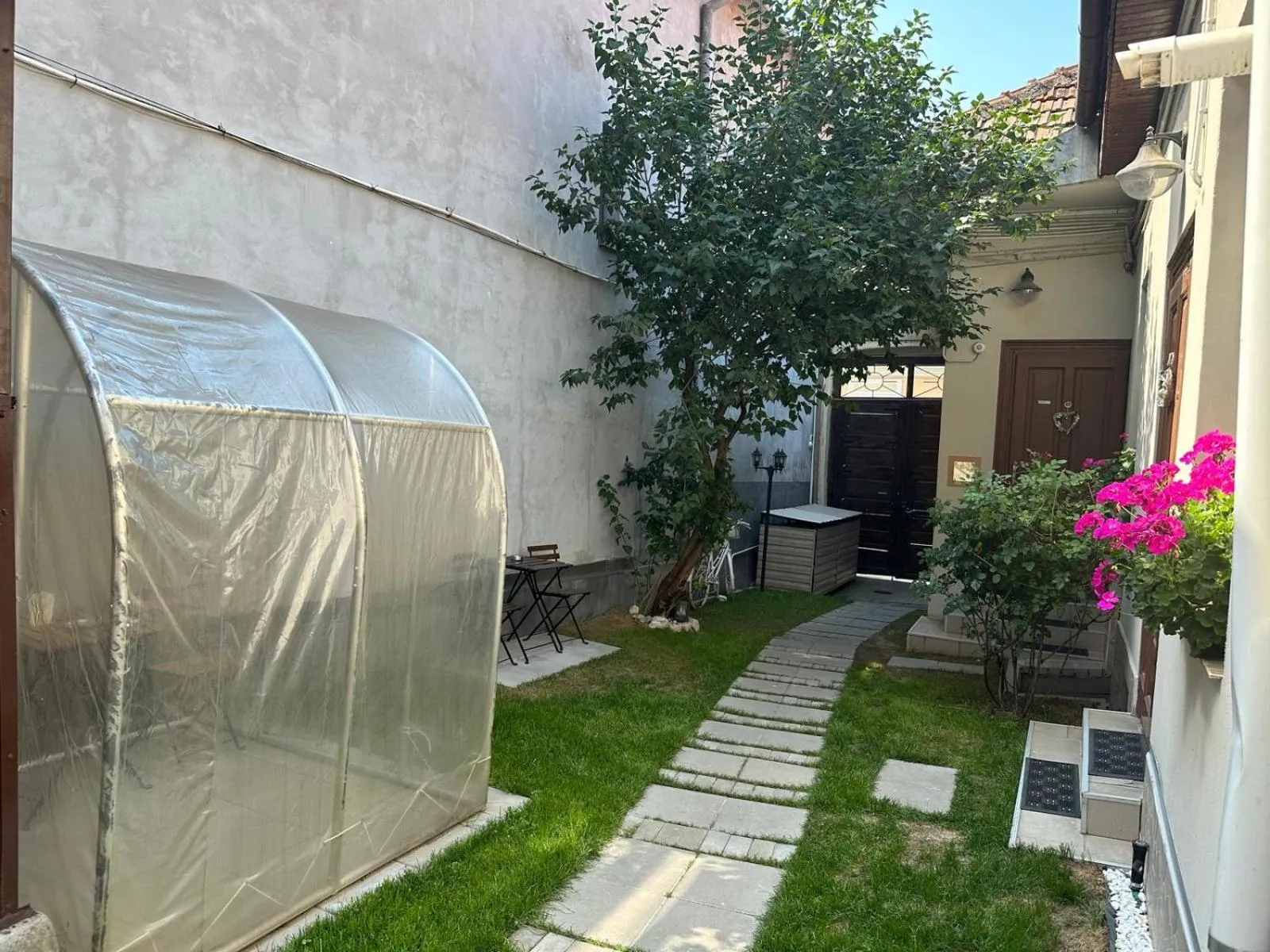 Patio in ALBERT RESIDENCE Brasov with complimentary parking off site