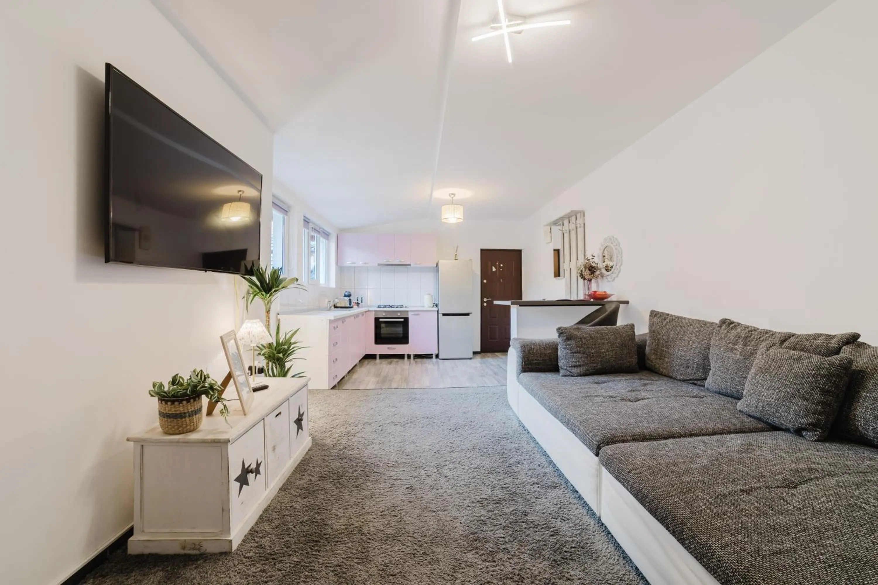 TV and multimedia in ALBERT RESIDENCE Brasov with complimentary parking off site