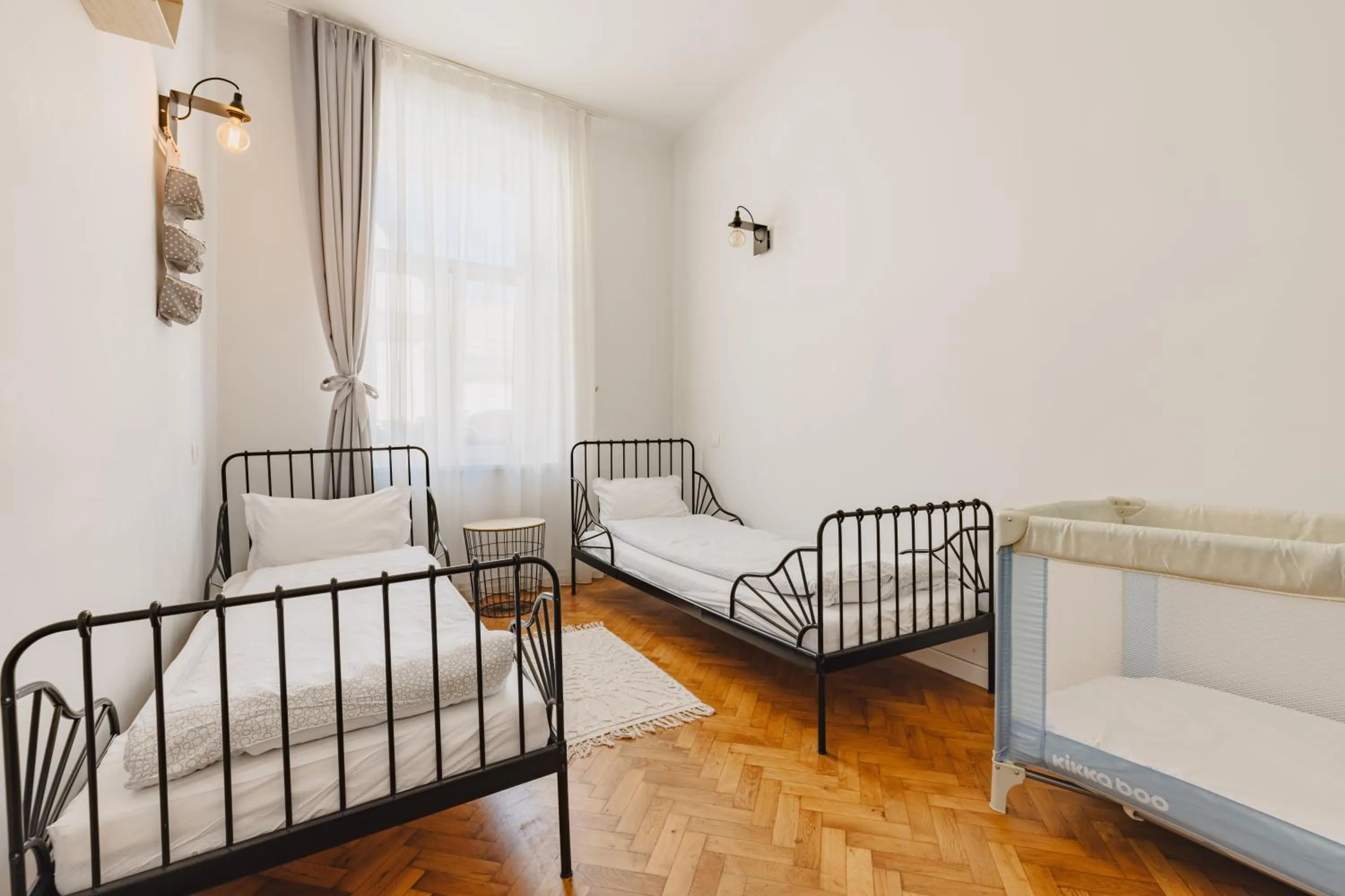 Bed in ALBERT RESIDENCE Brasov with complimentary parking off site