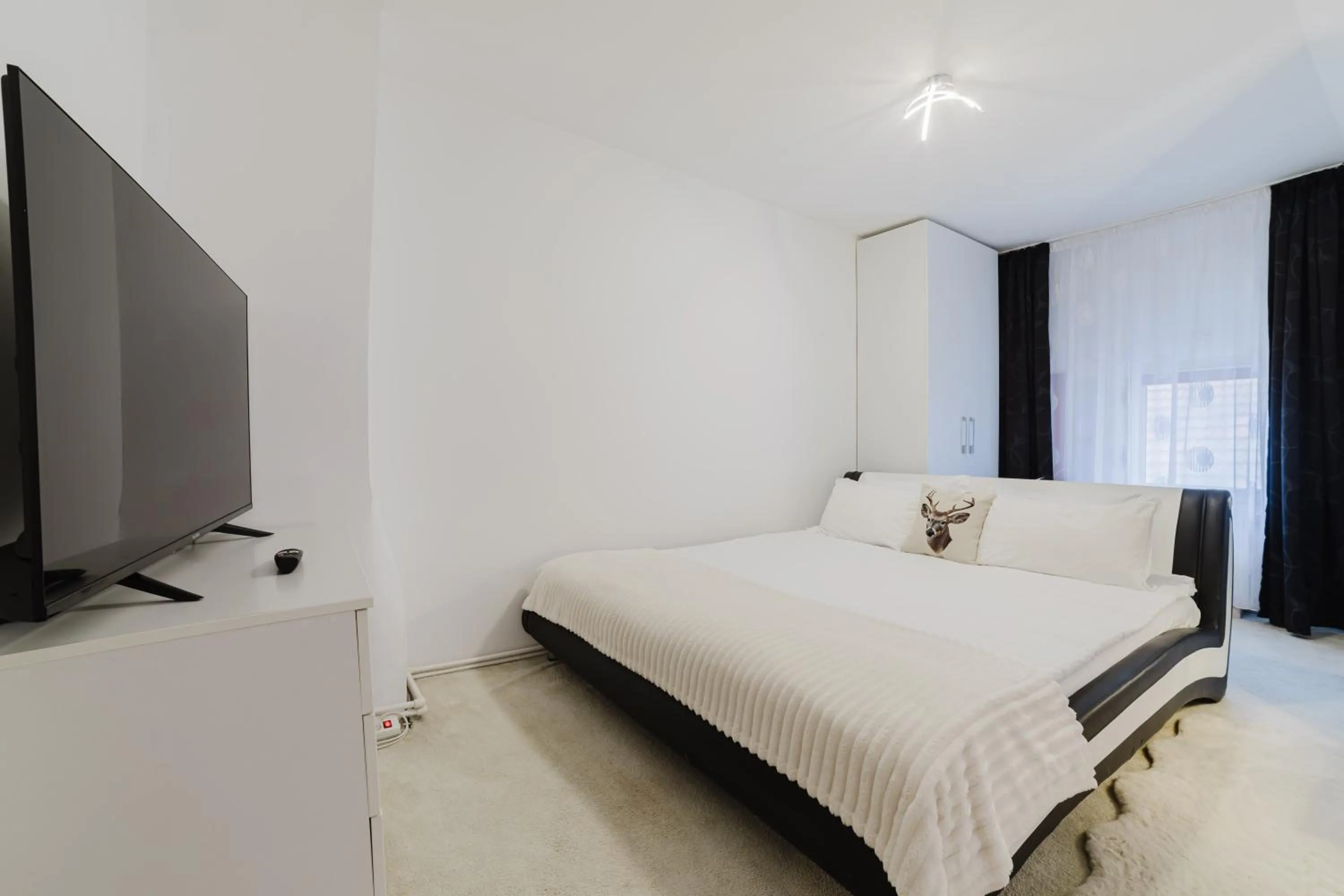 Bed in ALBERT RESIDENCE Brasov with complimentary parking off site