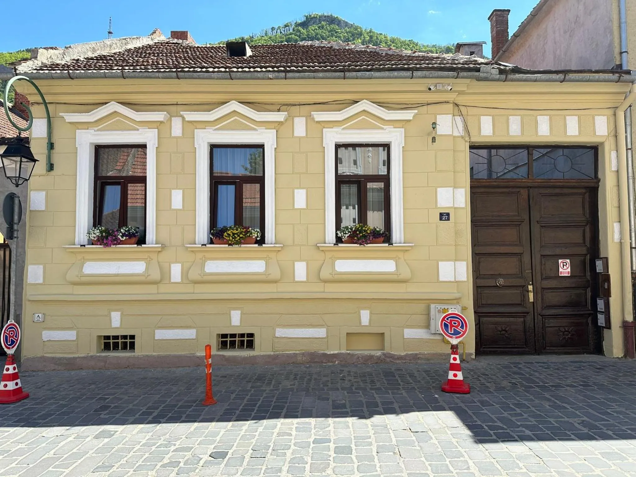 Property building in ALBERT RESIDENCE Brasov with complimentary parking off site
