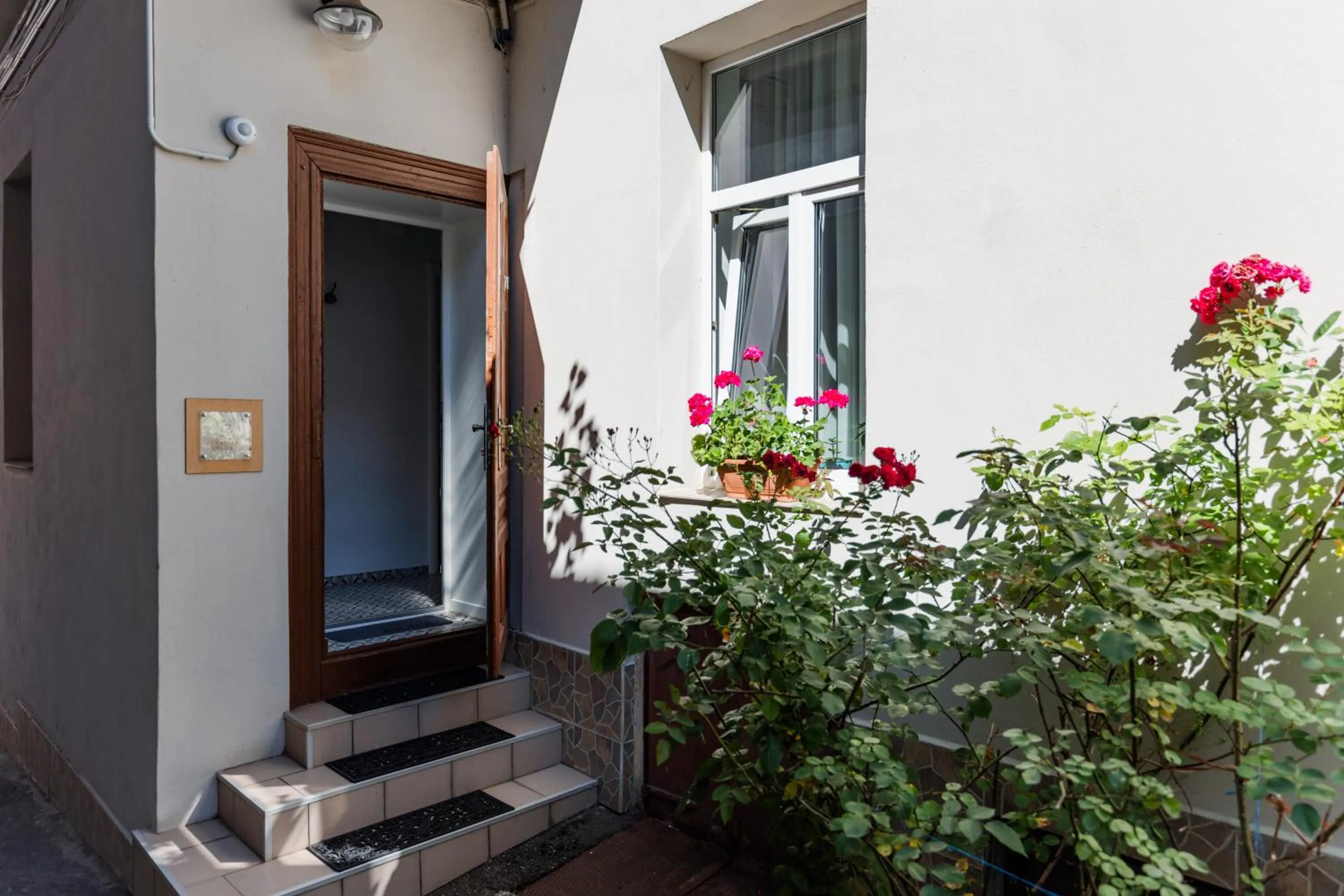 Property building in ALBERT RESIDENCE Brasov with complimentary parking off site