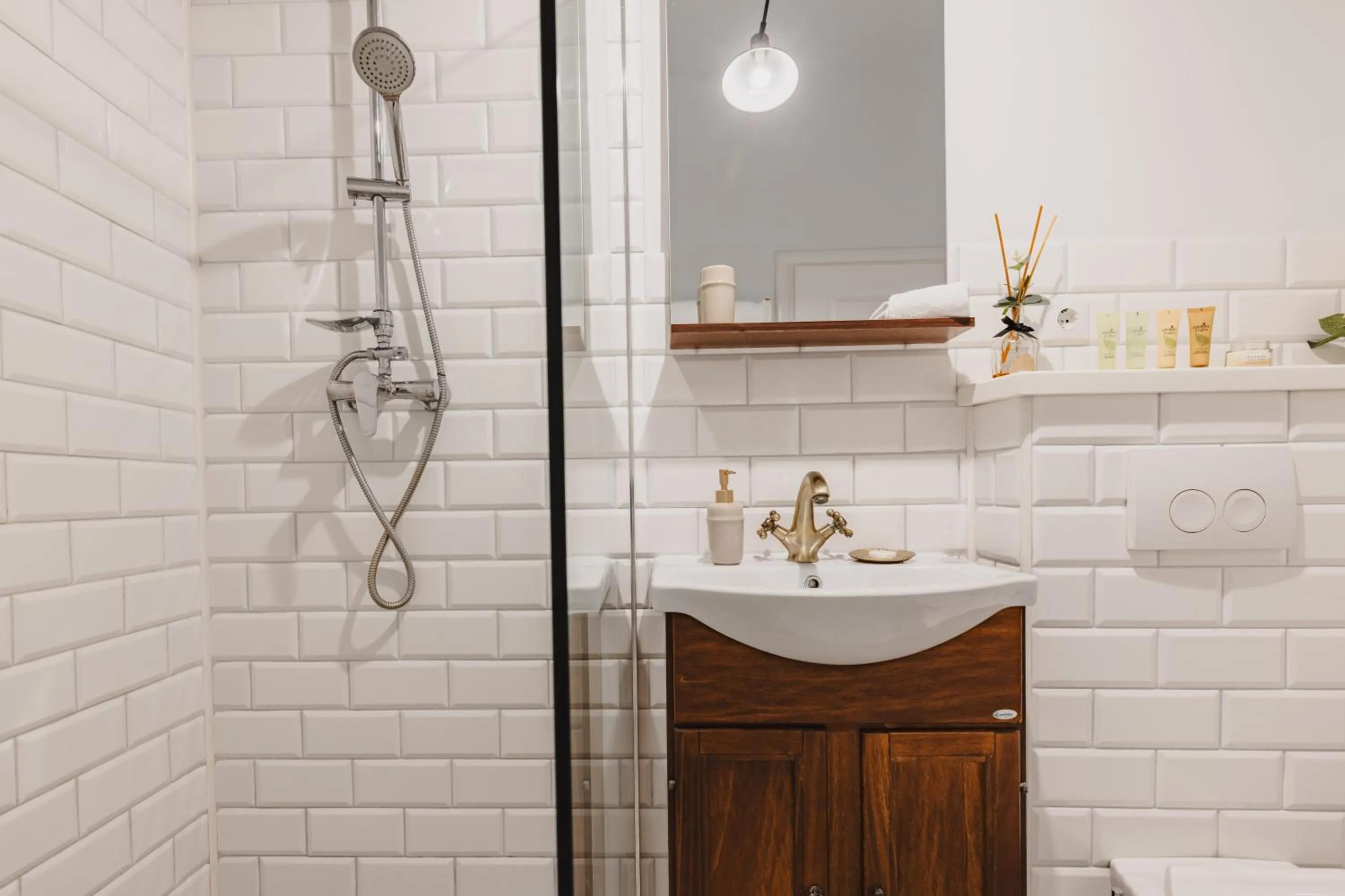 Bathroom in ALBERT RESIDENCE Brasov with complimentary parking off site