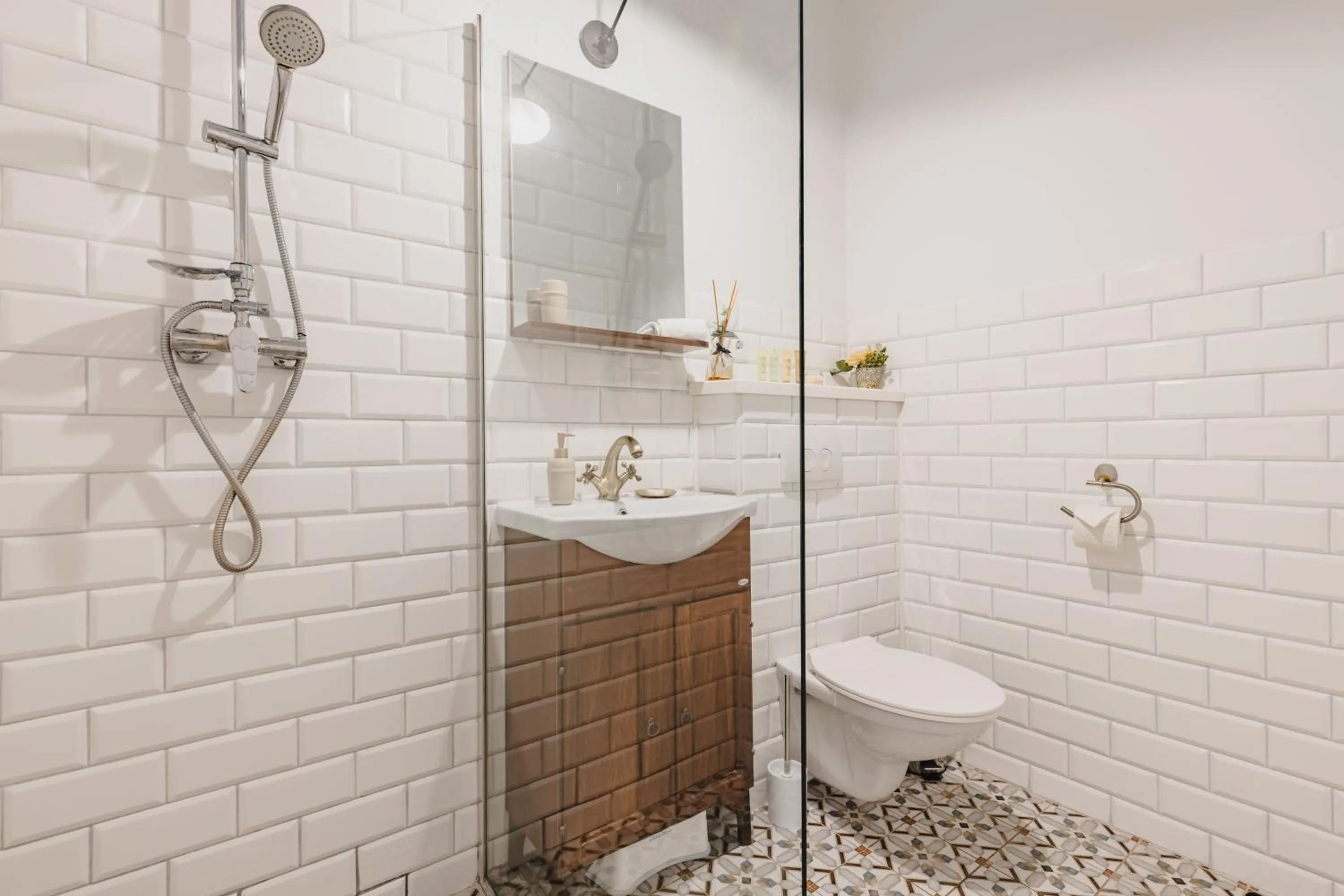 Shower in ALBERT RESIDENCE Brasov with complimentary parking off site