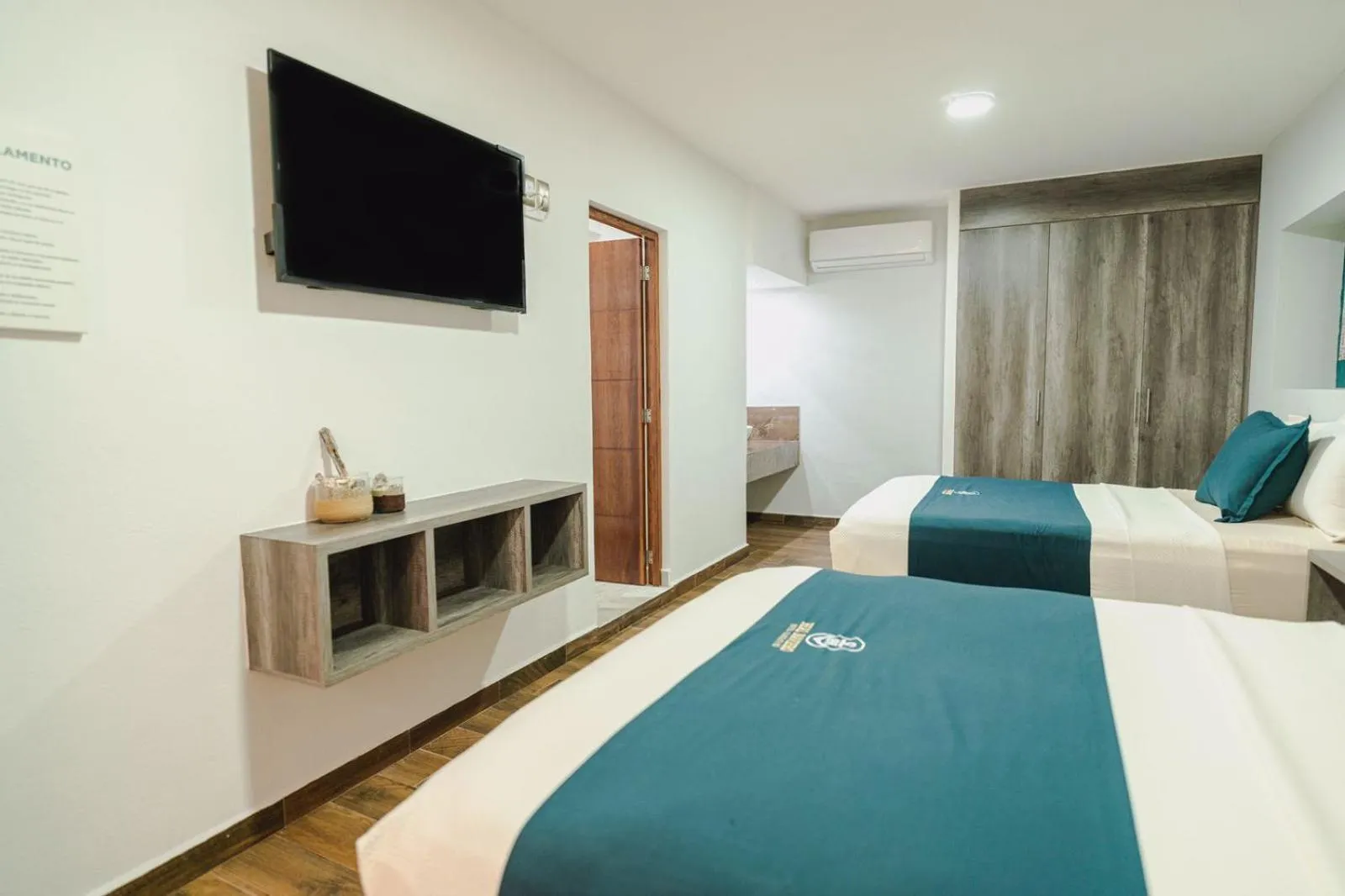 Property building, Bed in Real Naviero Hotel Ejecutivo