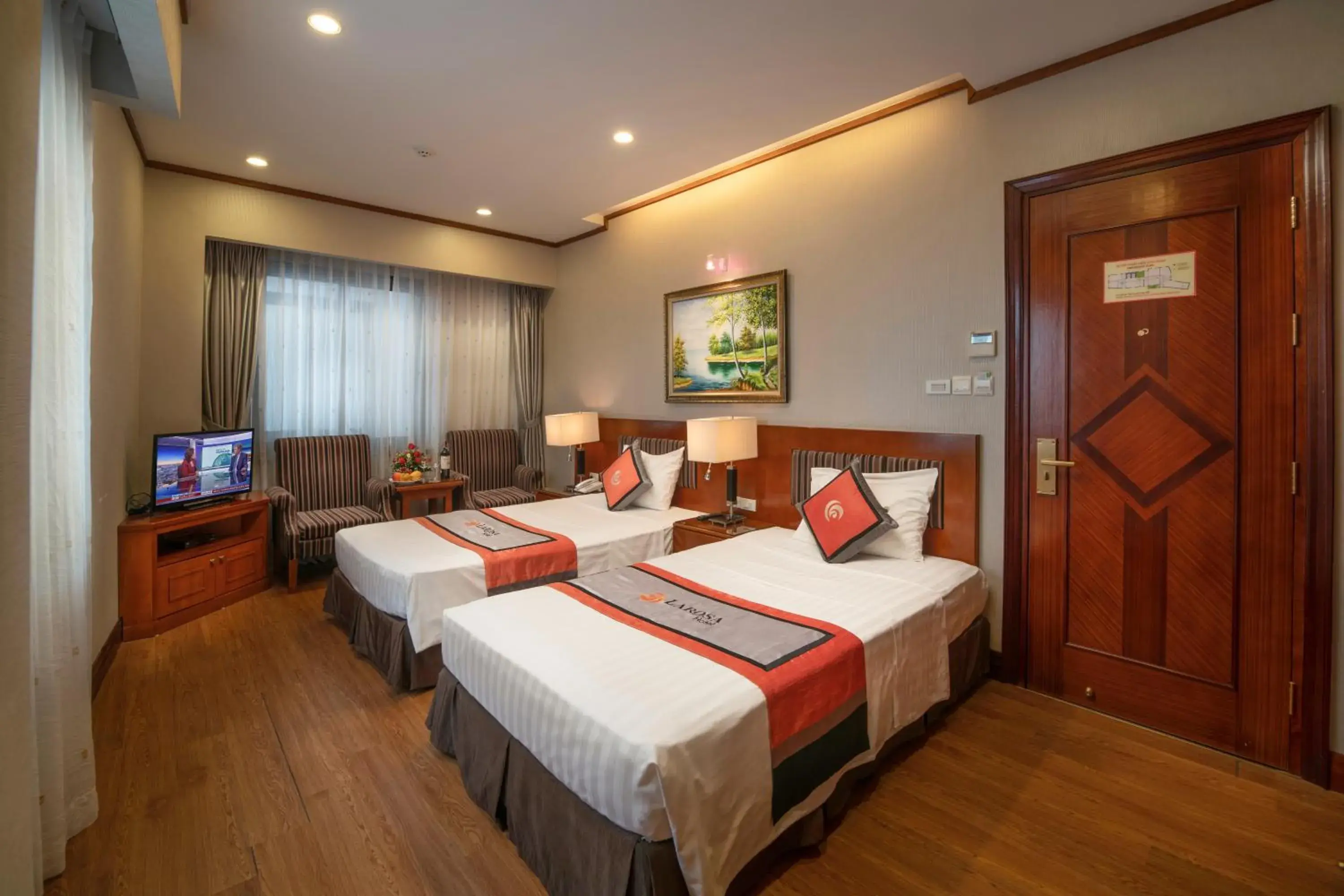 Deluxe Double or Twin Room in Hanoi Larosa Hotel Deluxe Double or Twin Room in Hanoi Larosa Hotel