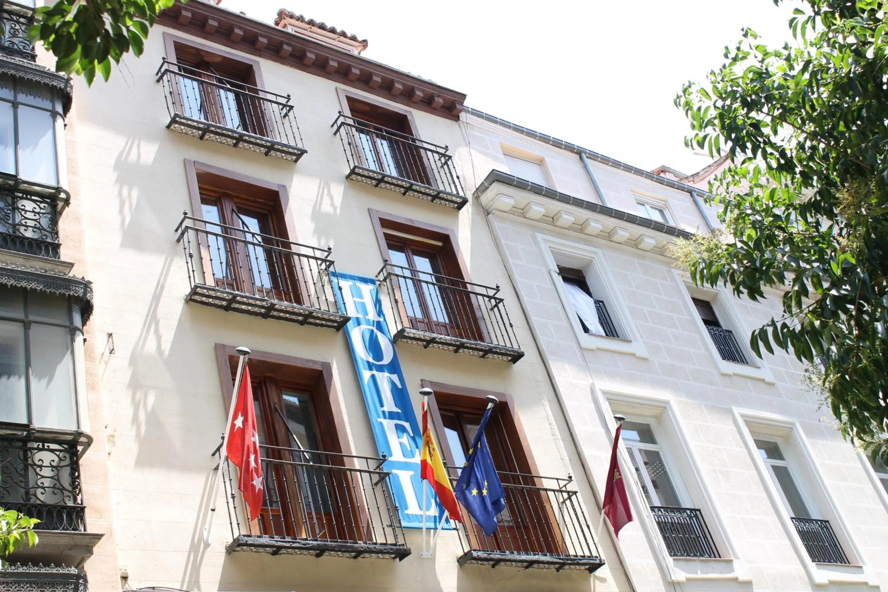 Property building in Hotel Mirador Puerta del Sol