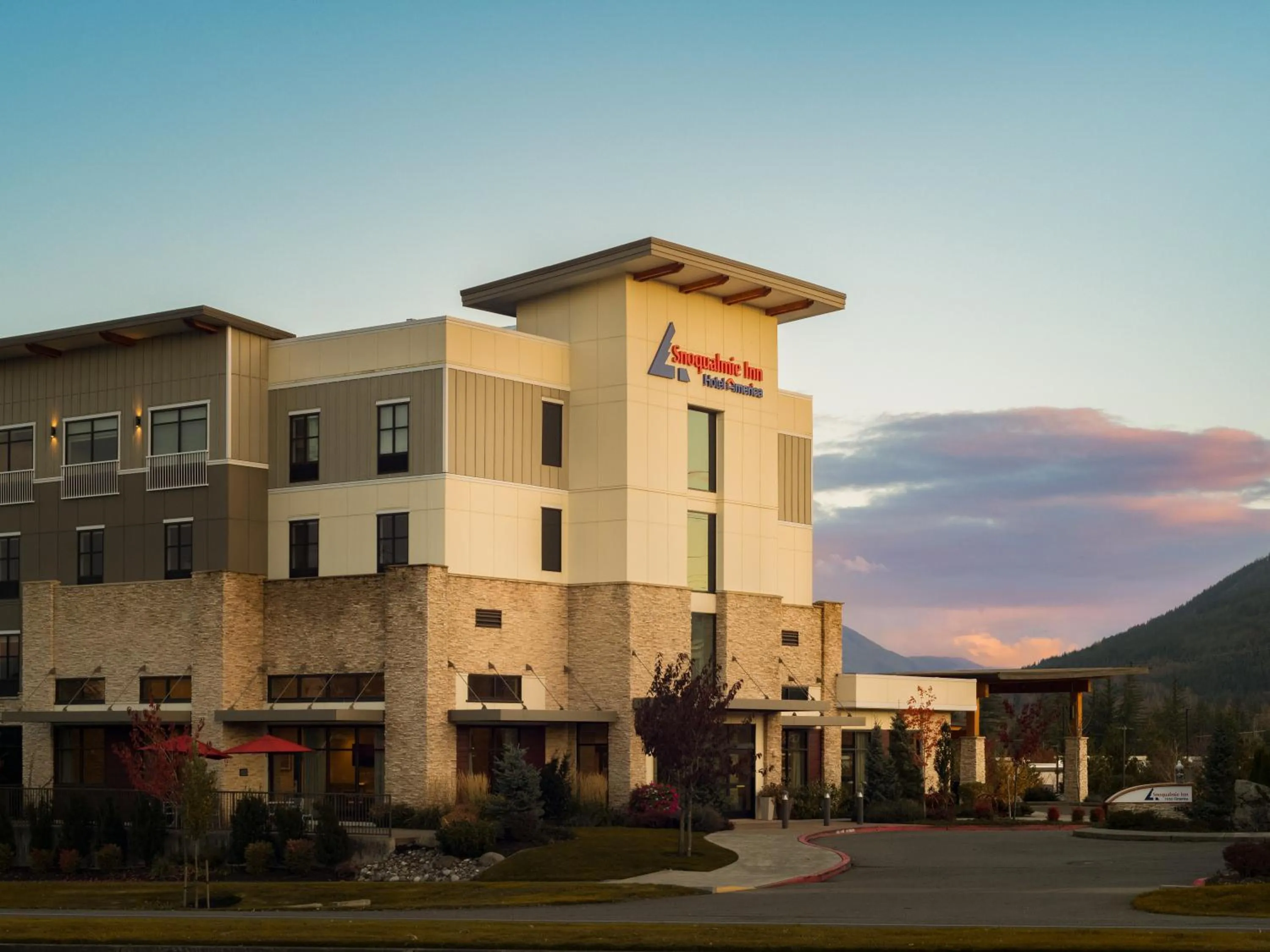 Property building in Snoqualmie Inn by Hotel America