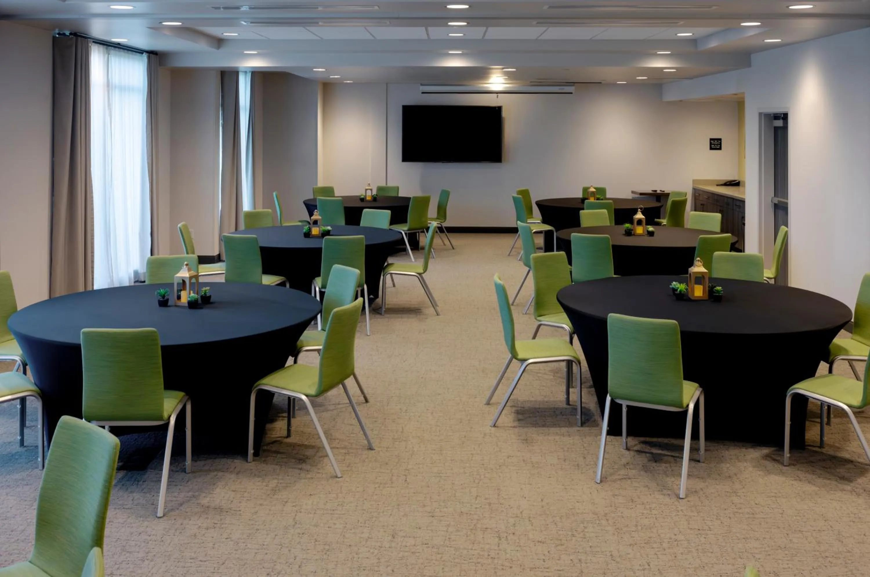Meeting/conference room in Snoqualmie Inn by Hotel America