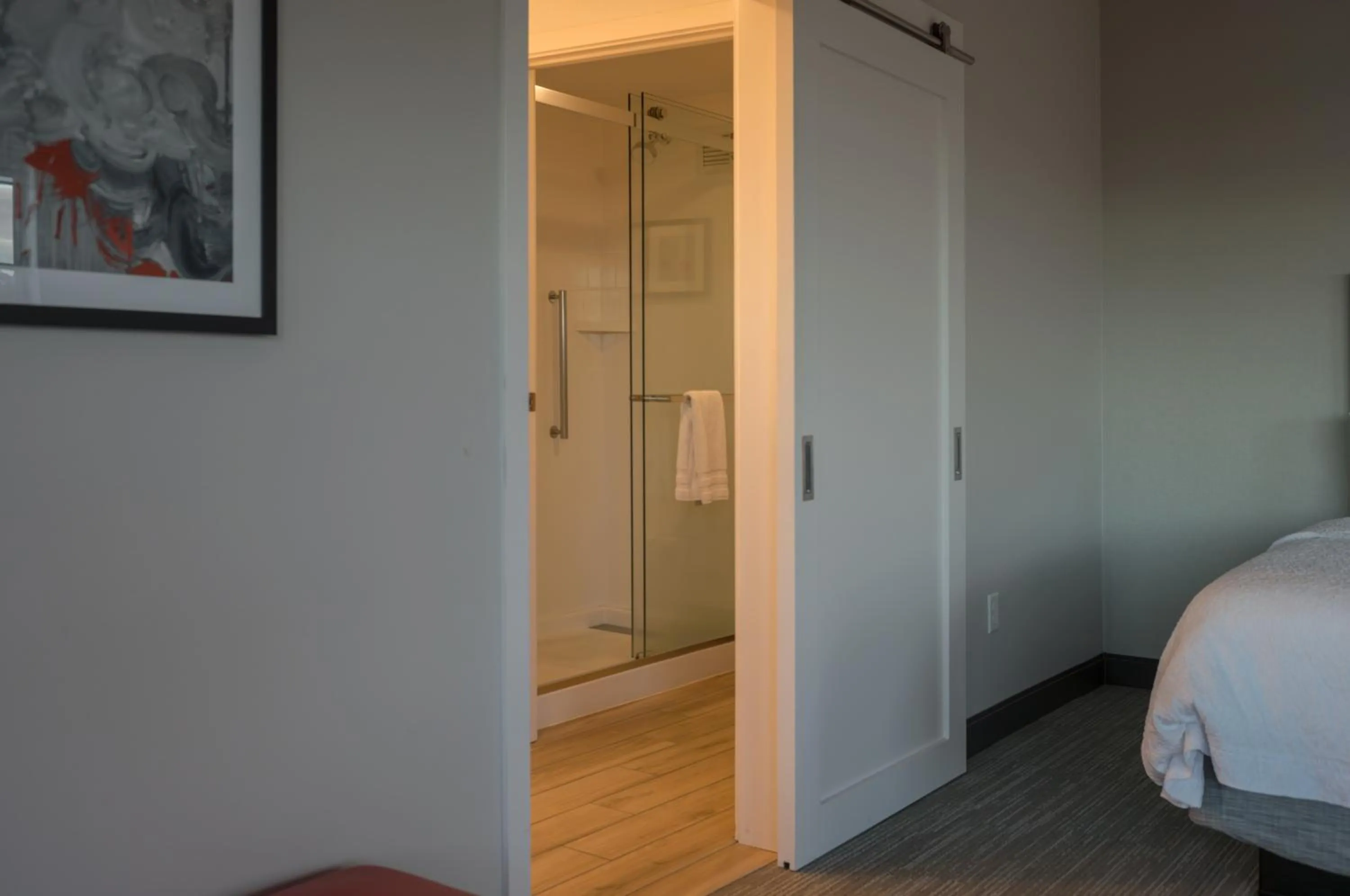 Bedroom, Bed in Snoqualmie Inn by Hotel America