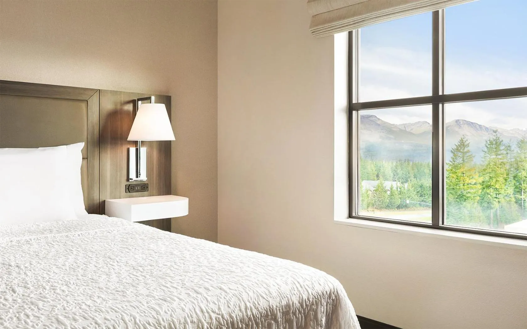 View (from property/room), Bed in Snoqualmie Inn by Hotel America