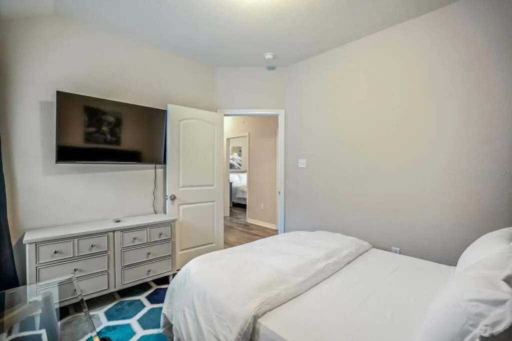 Bedroom, Bed in Reflection House at East River
