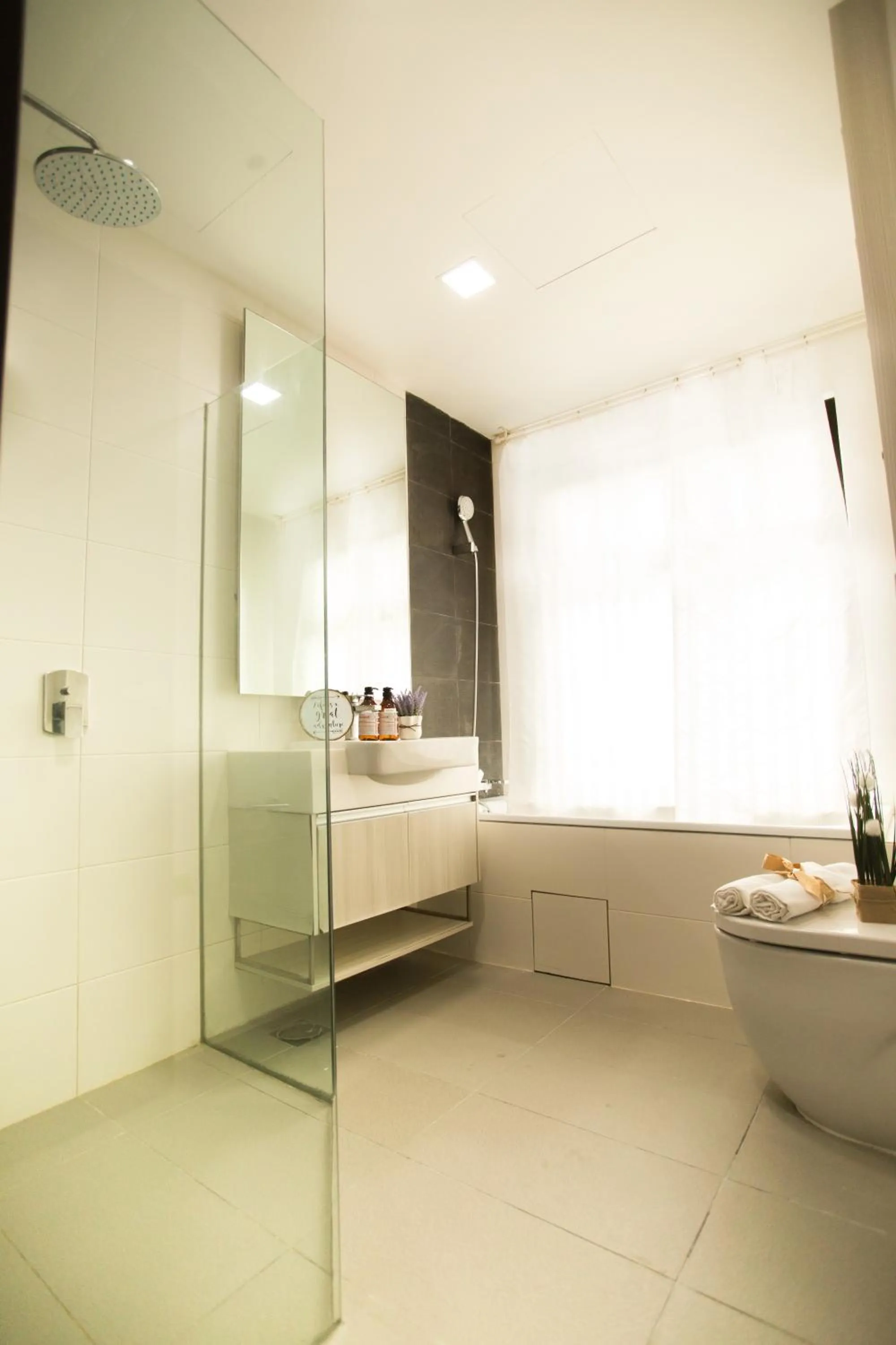 Shower in Suasana suites By The one