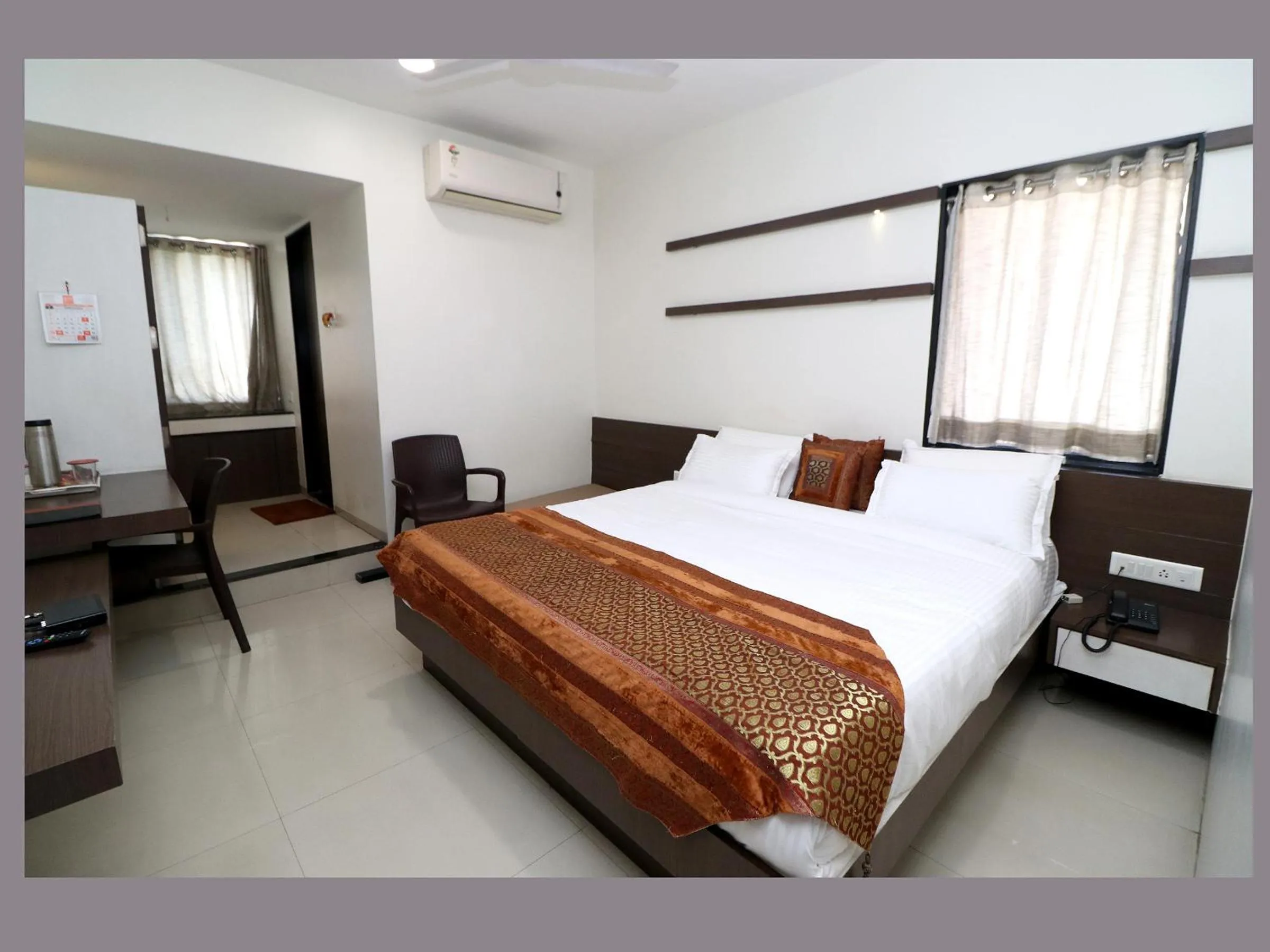 Photo of the whole room, Bed in Hotel Girnar